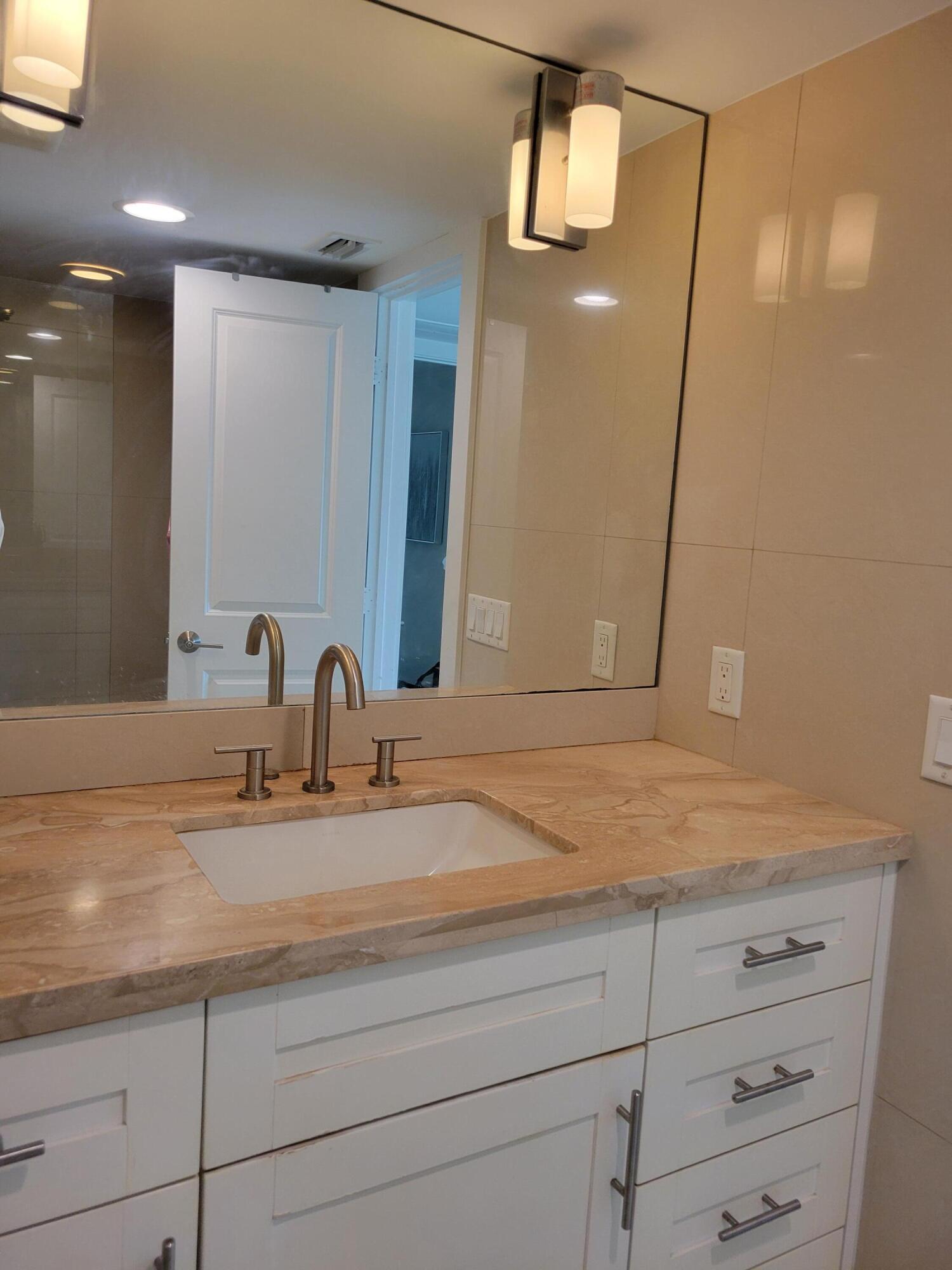 3000 E Sunrise Blvd #2B Fort Lauderdale, FL 33304