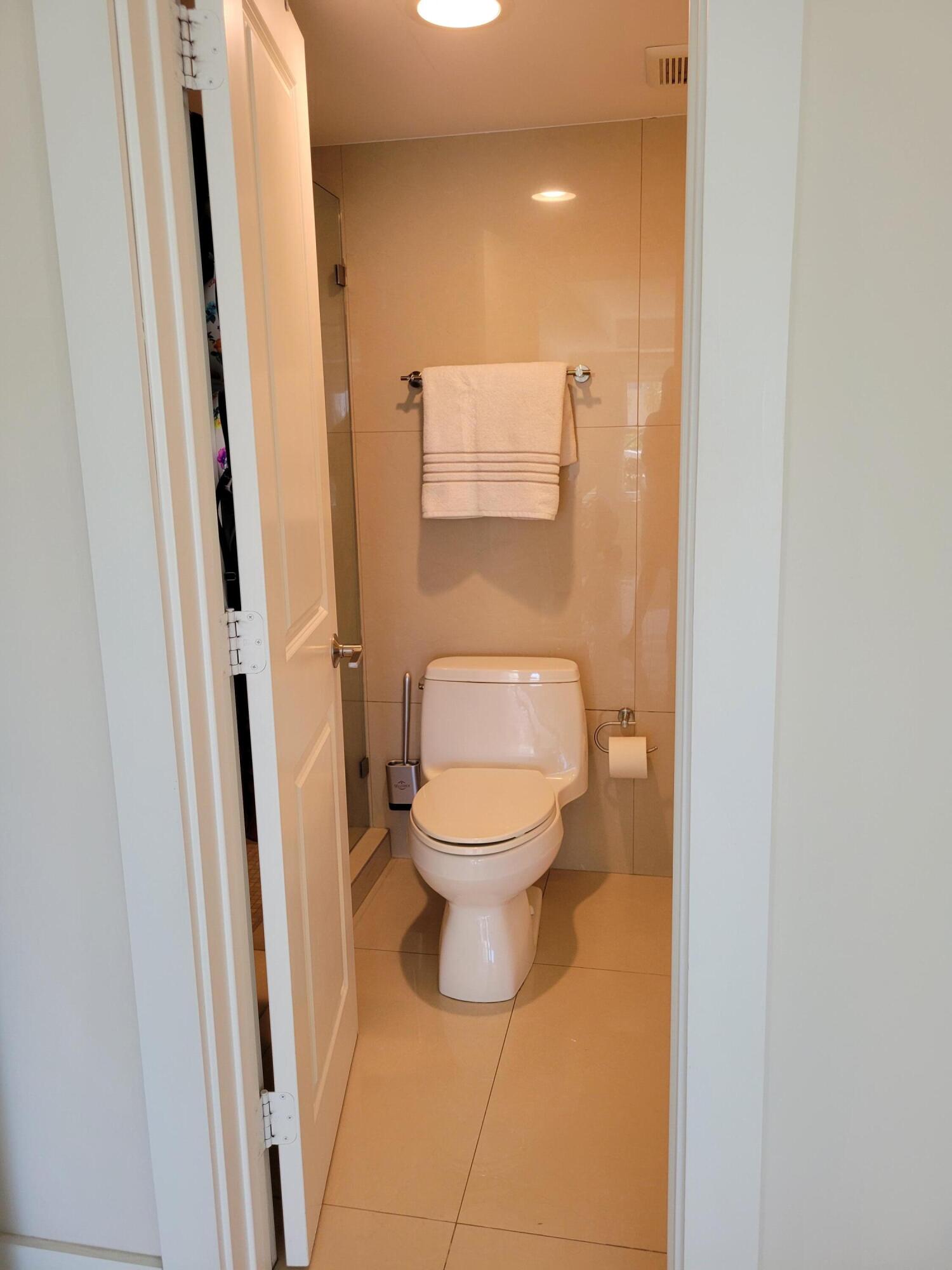 3000 E Sunrise Blvd #2B Fort Lauderdale, FL 33304