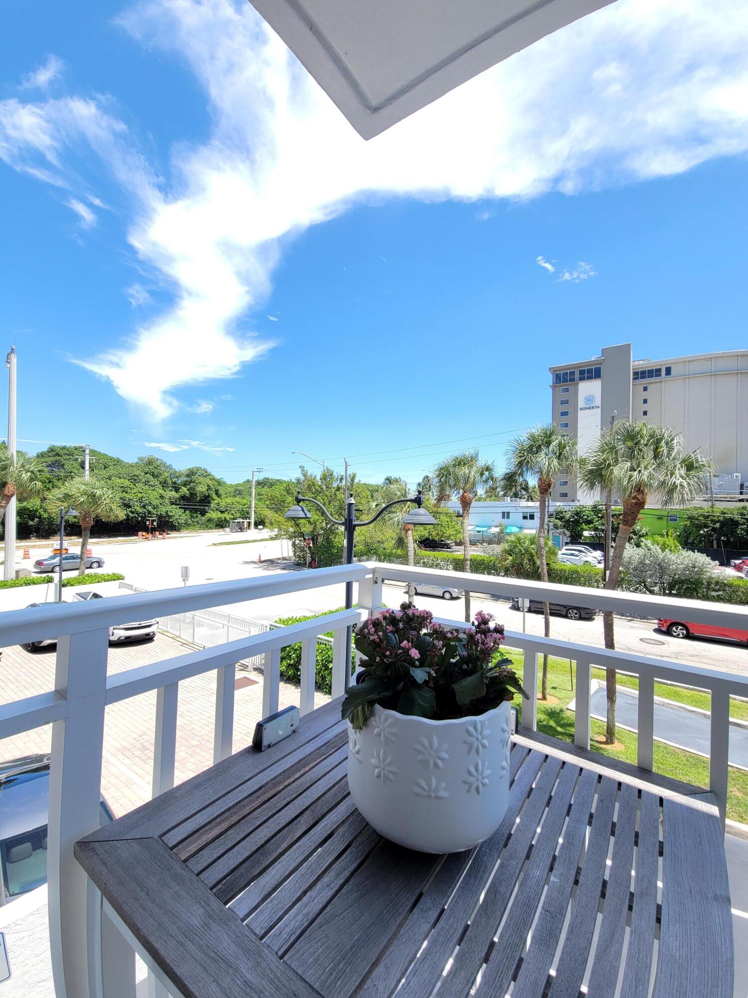 3000 E Sunrise Blvd #2B Fort Lauderdale, FL 33304