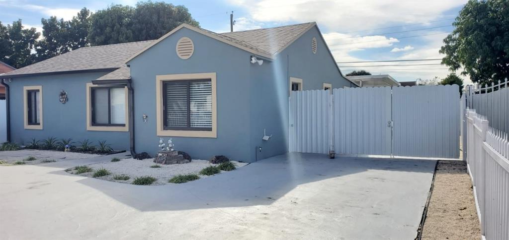 660 NE 4th Pl