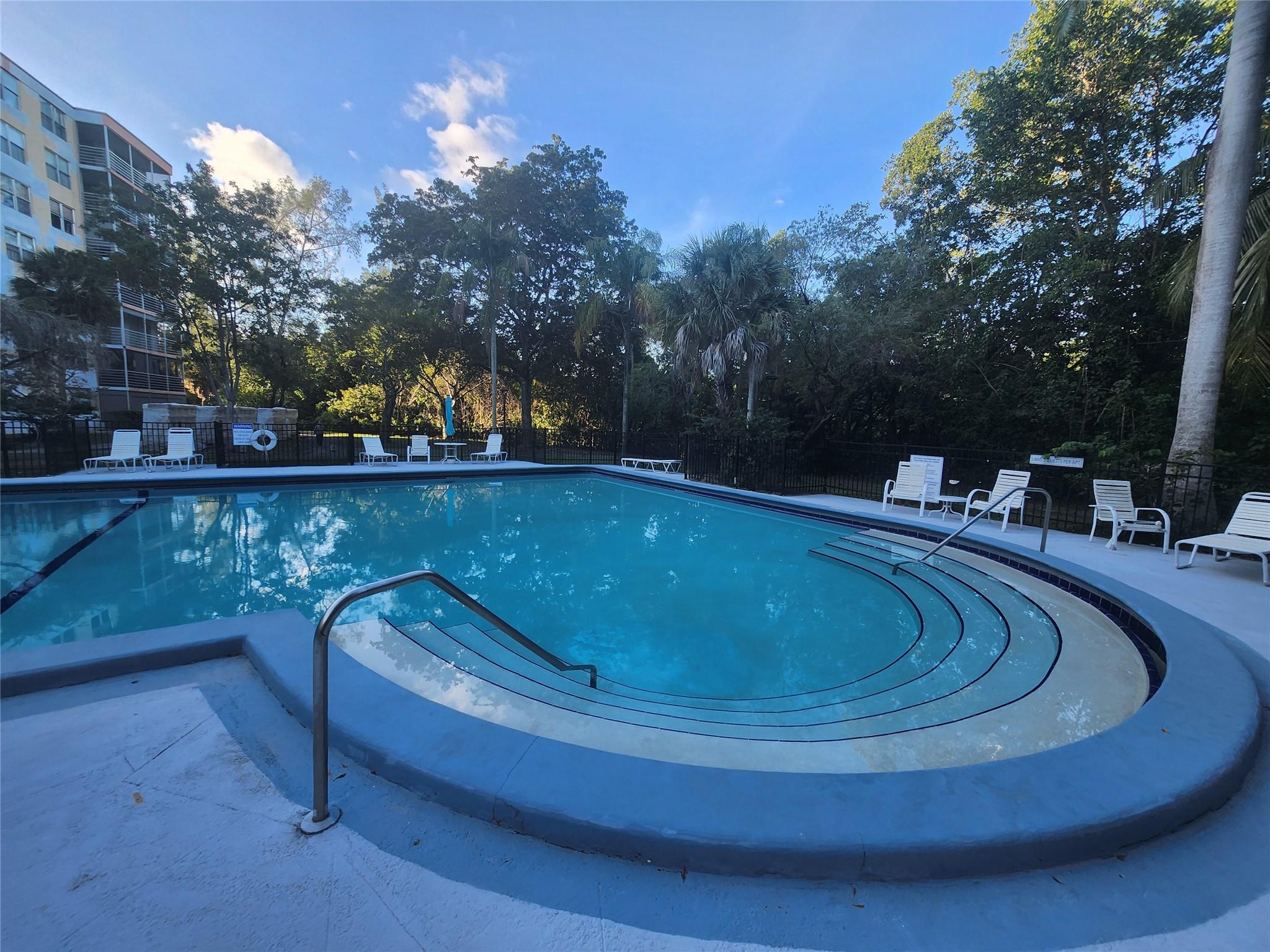 17890 W Dixie Hwy #619,North Miami Beach, FL 33160