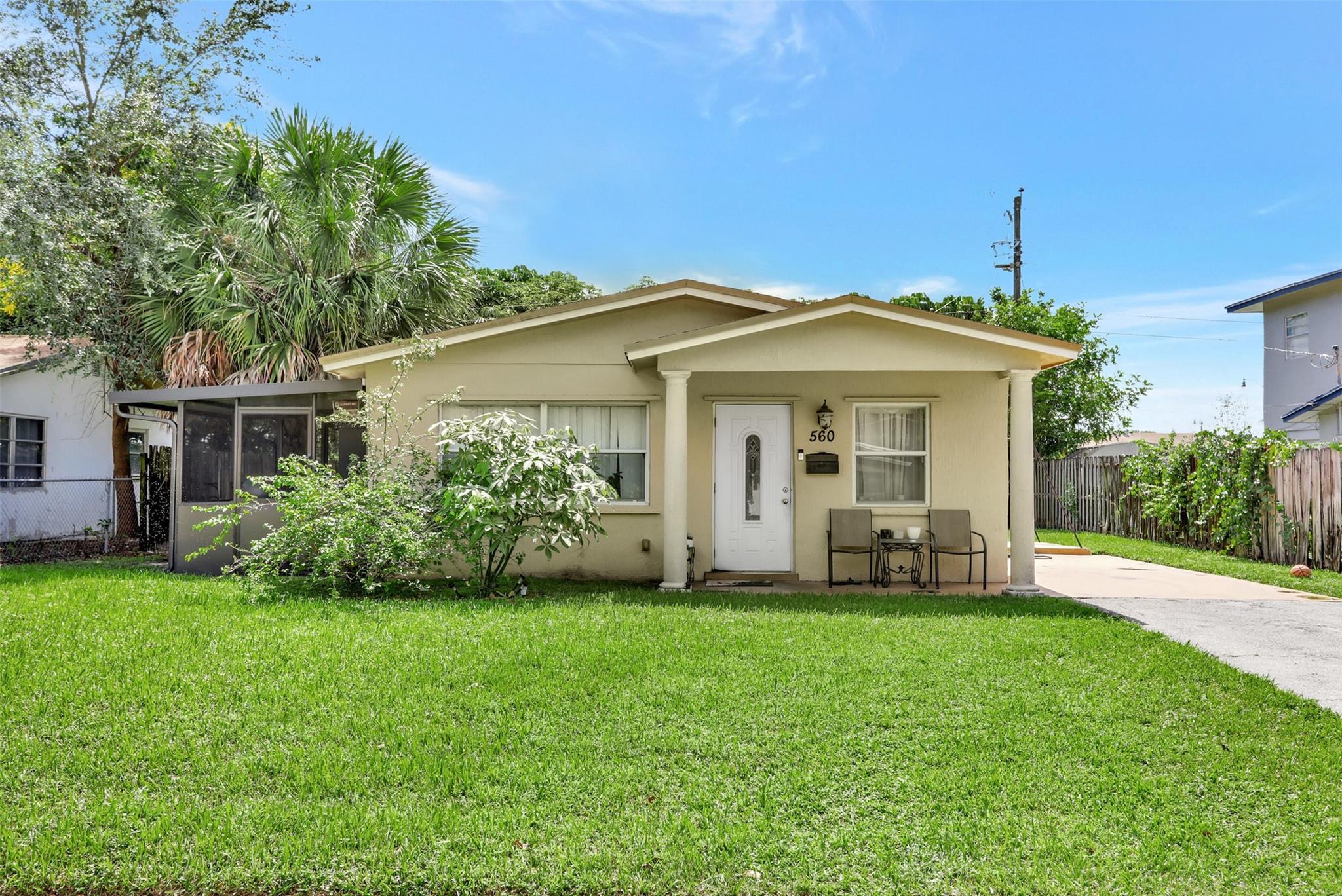 560 NW 21st Ct