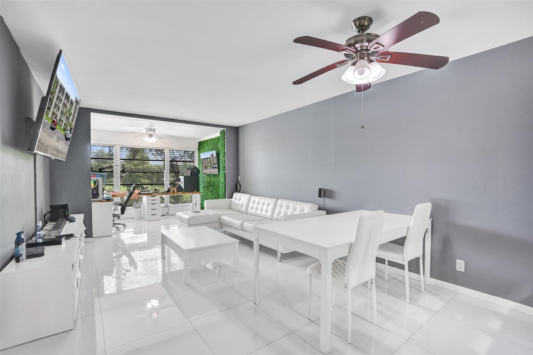 9235 Lagoon Pl #207