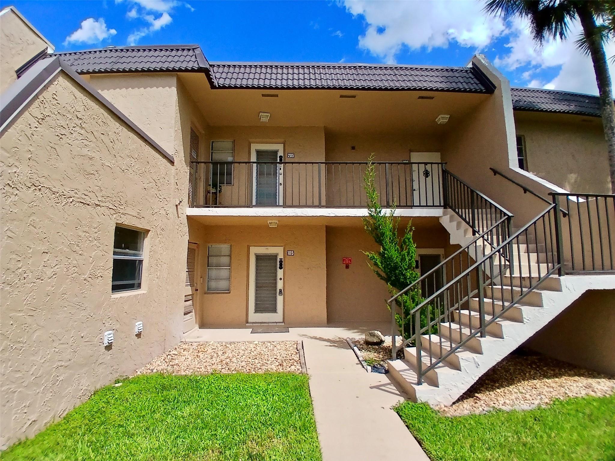 100 Lake Meryl Dr #105