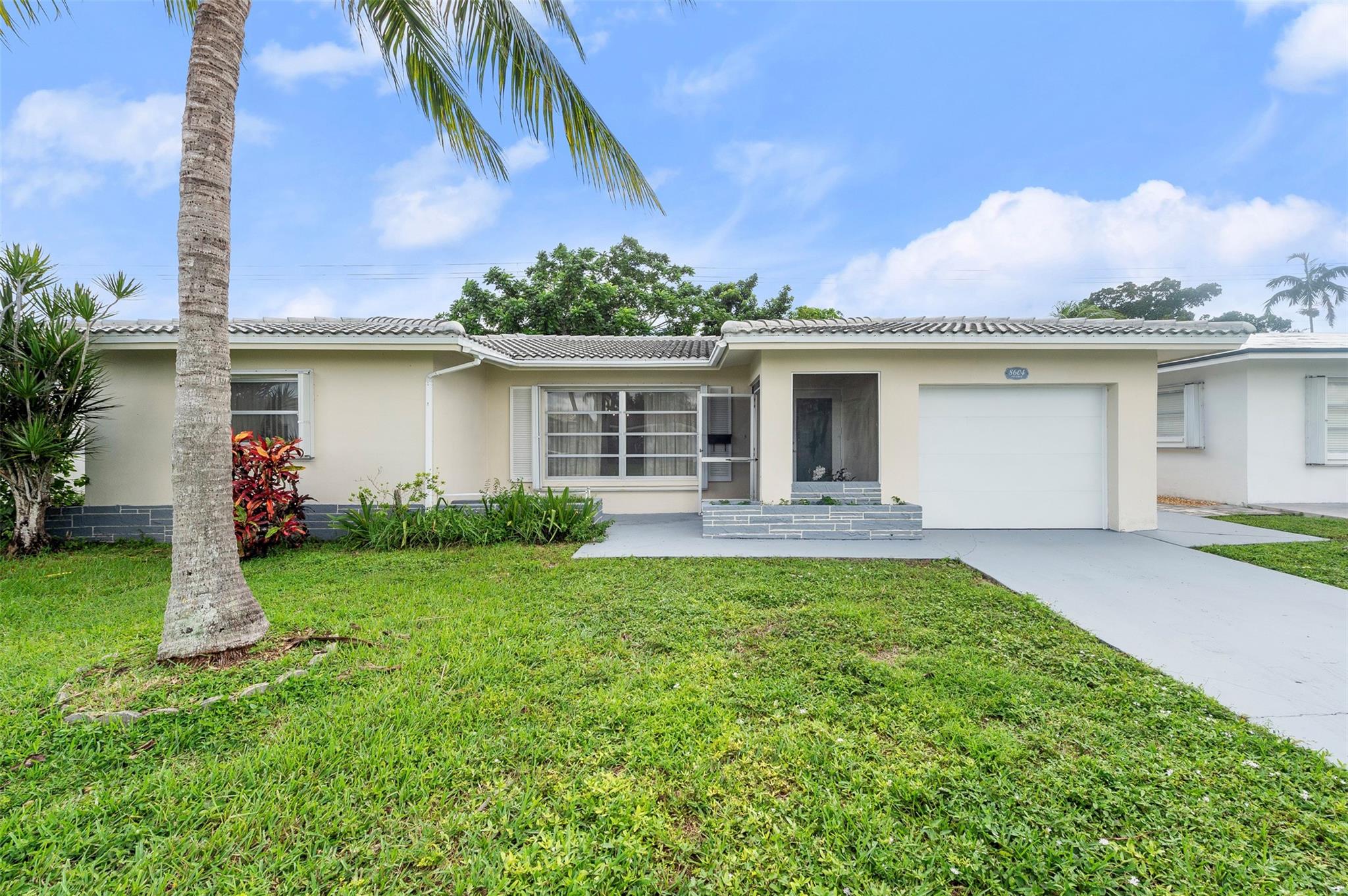 8604 NW 57th Ct