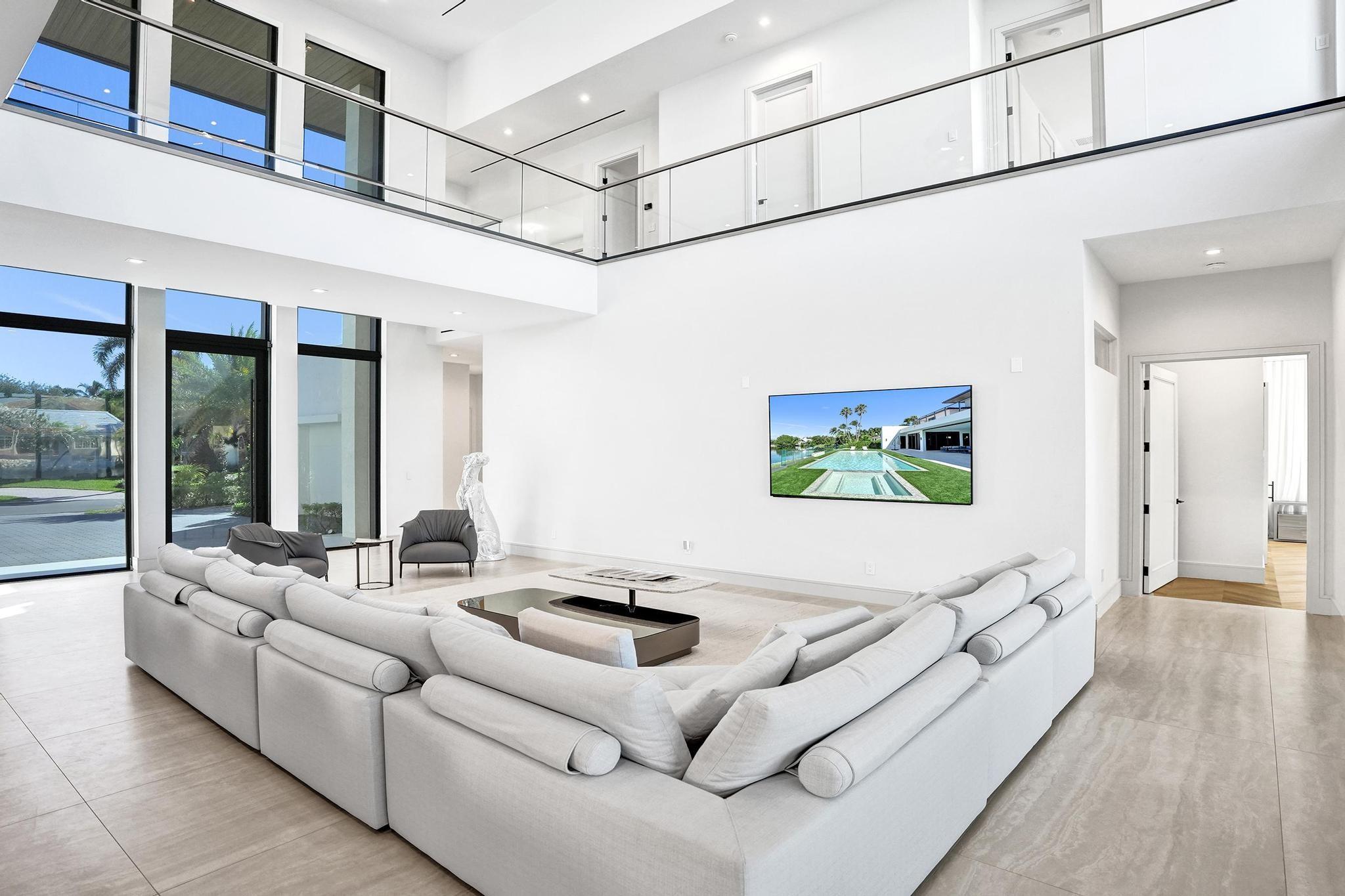 7 Seneca Rd Sea Ranch Lakes, FL 33308