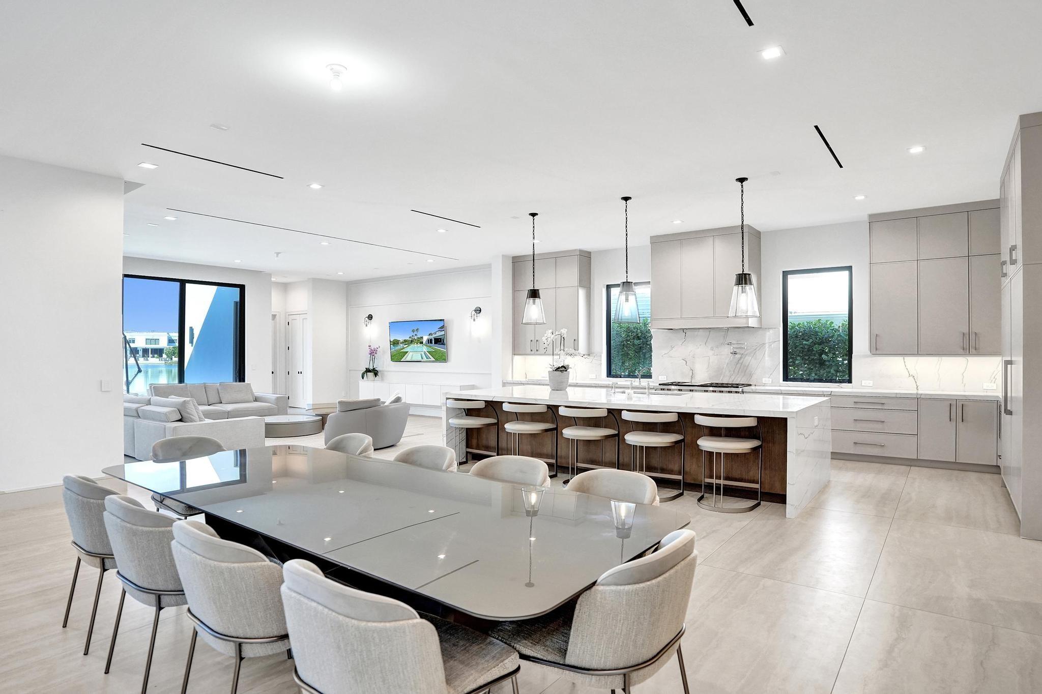 7 Seneca Rd Sea Ranch Lakes, FL 33308