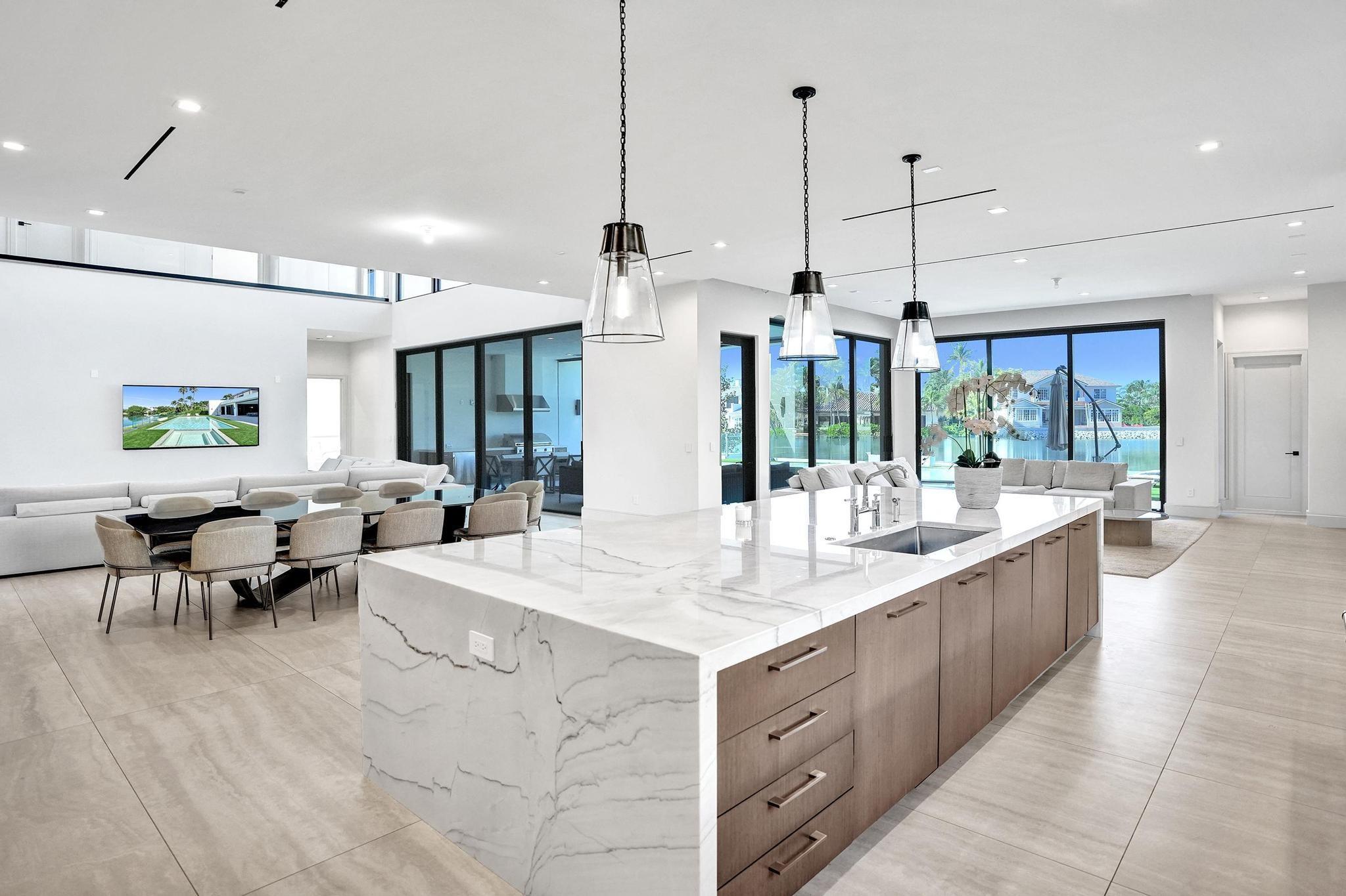 7 Seneca Rd Sea Ranch Lakes, FL 33308