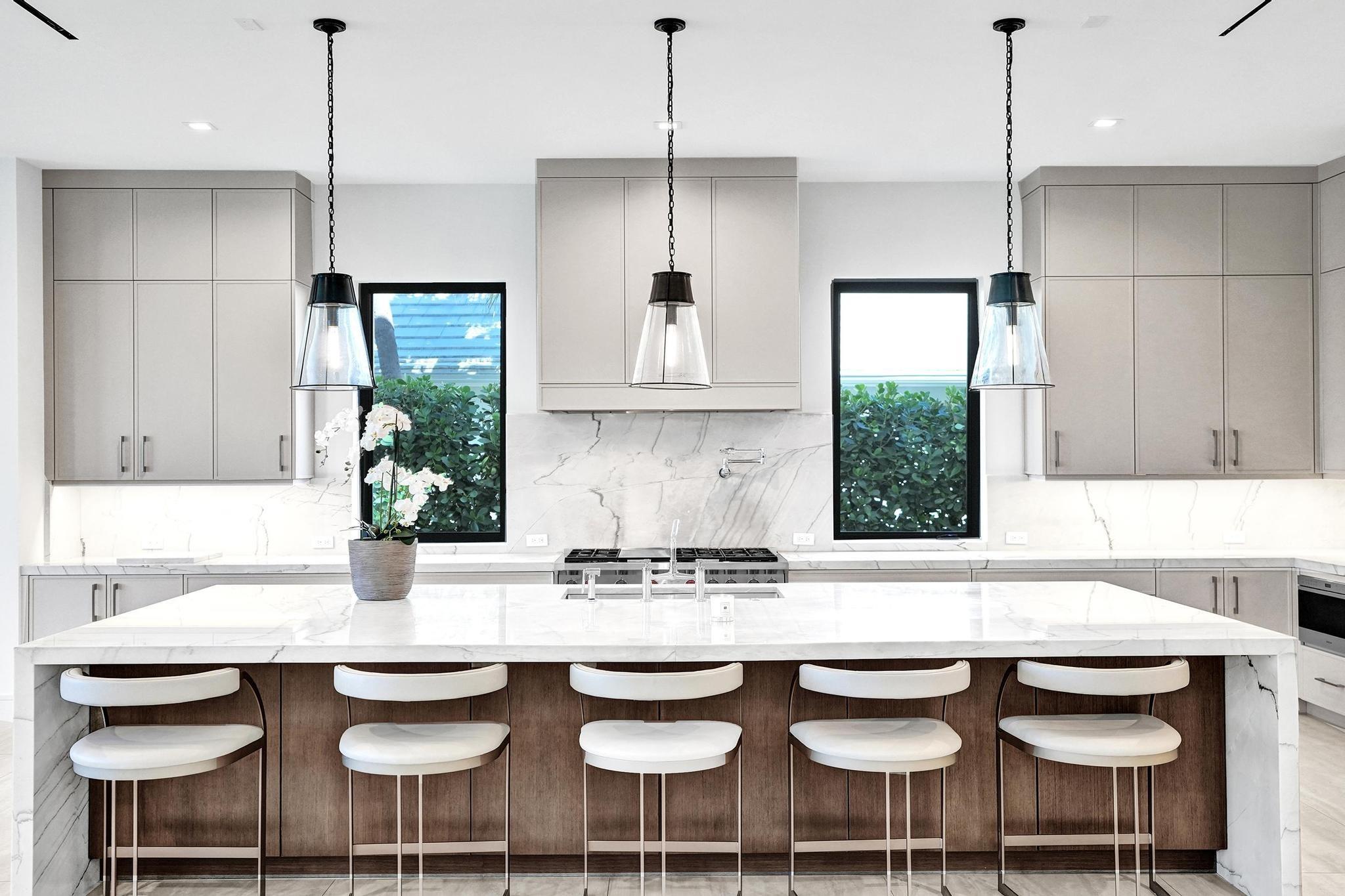 7 Seneca Rd Sea Ranch Lakes, FL 33308