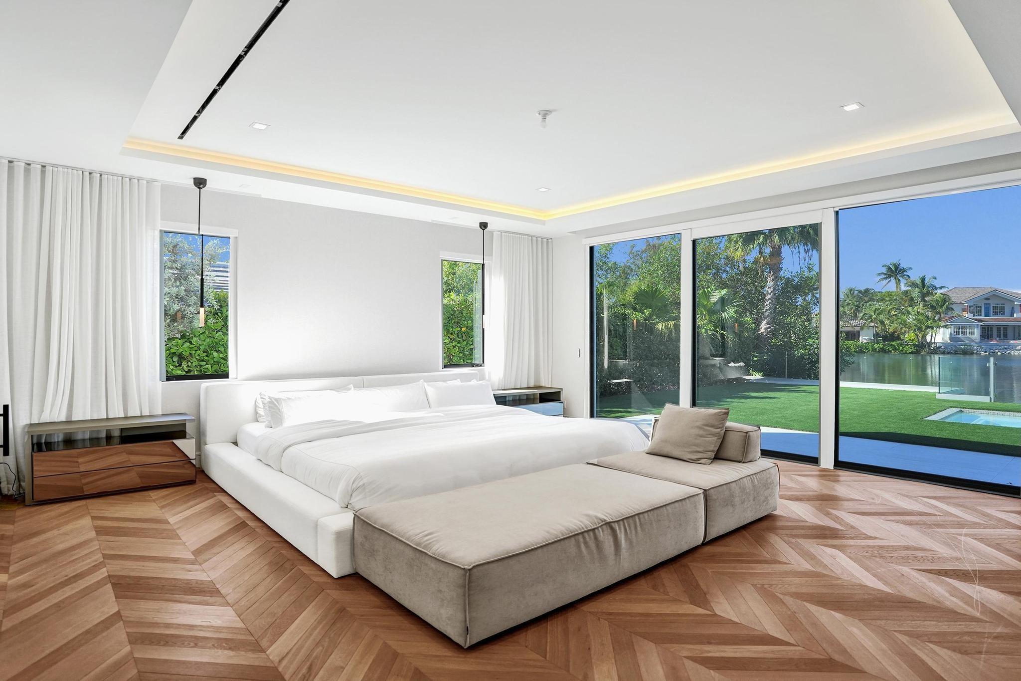 7 Seneca Rd Sea Ranch Lakes, FL 33308