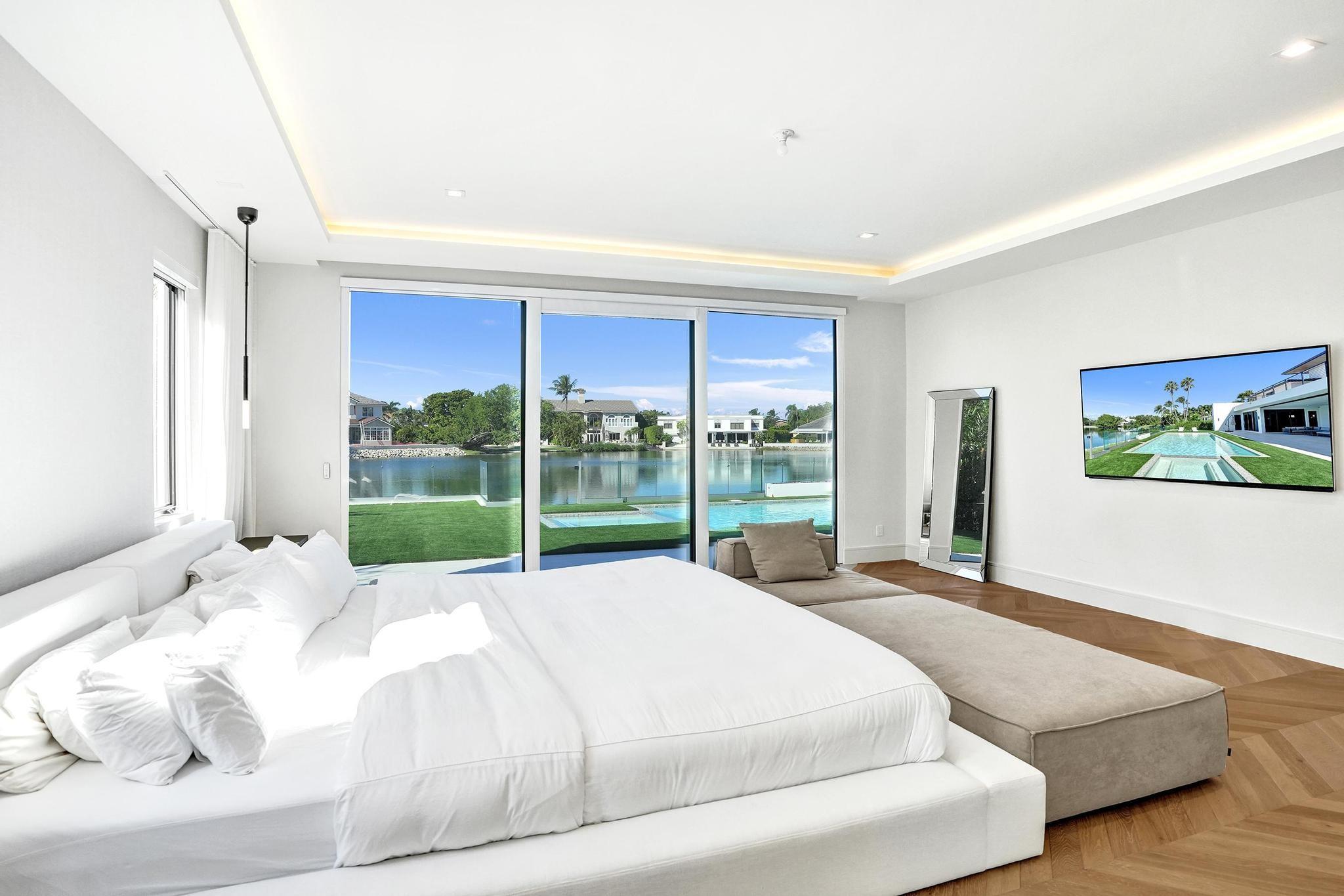 7 Seneca Rd Sea Ranch Lakes, FL 33308