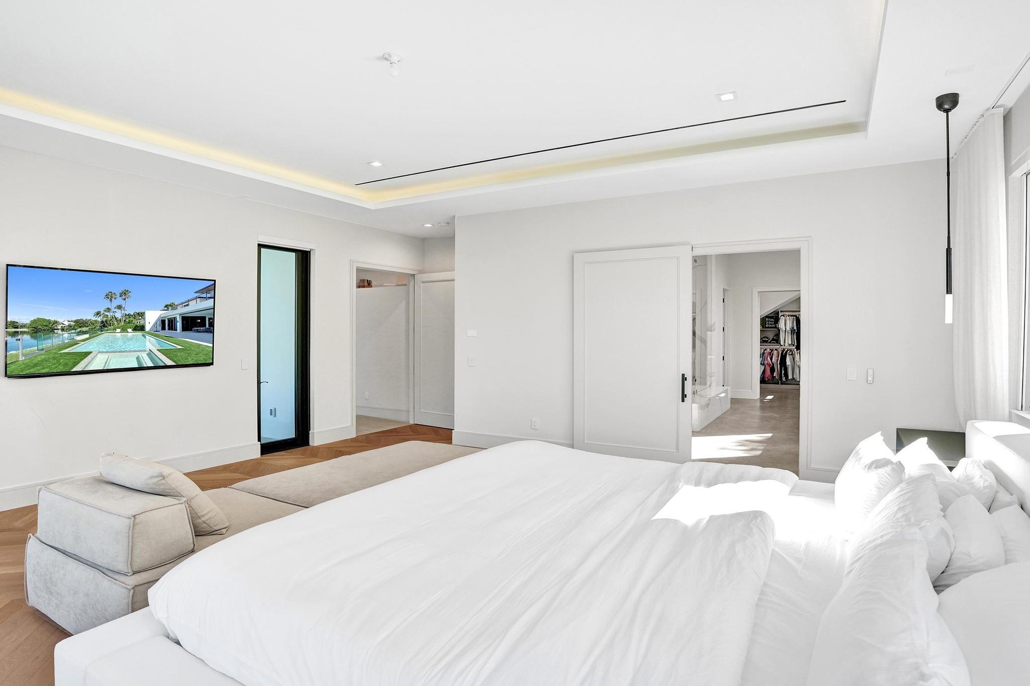 7 Seneca Rd Sea Ranch Lakes, FL 33308