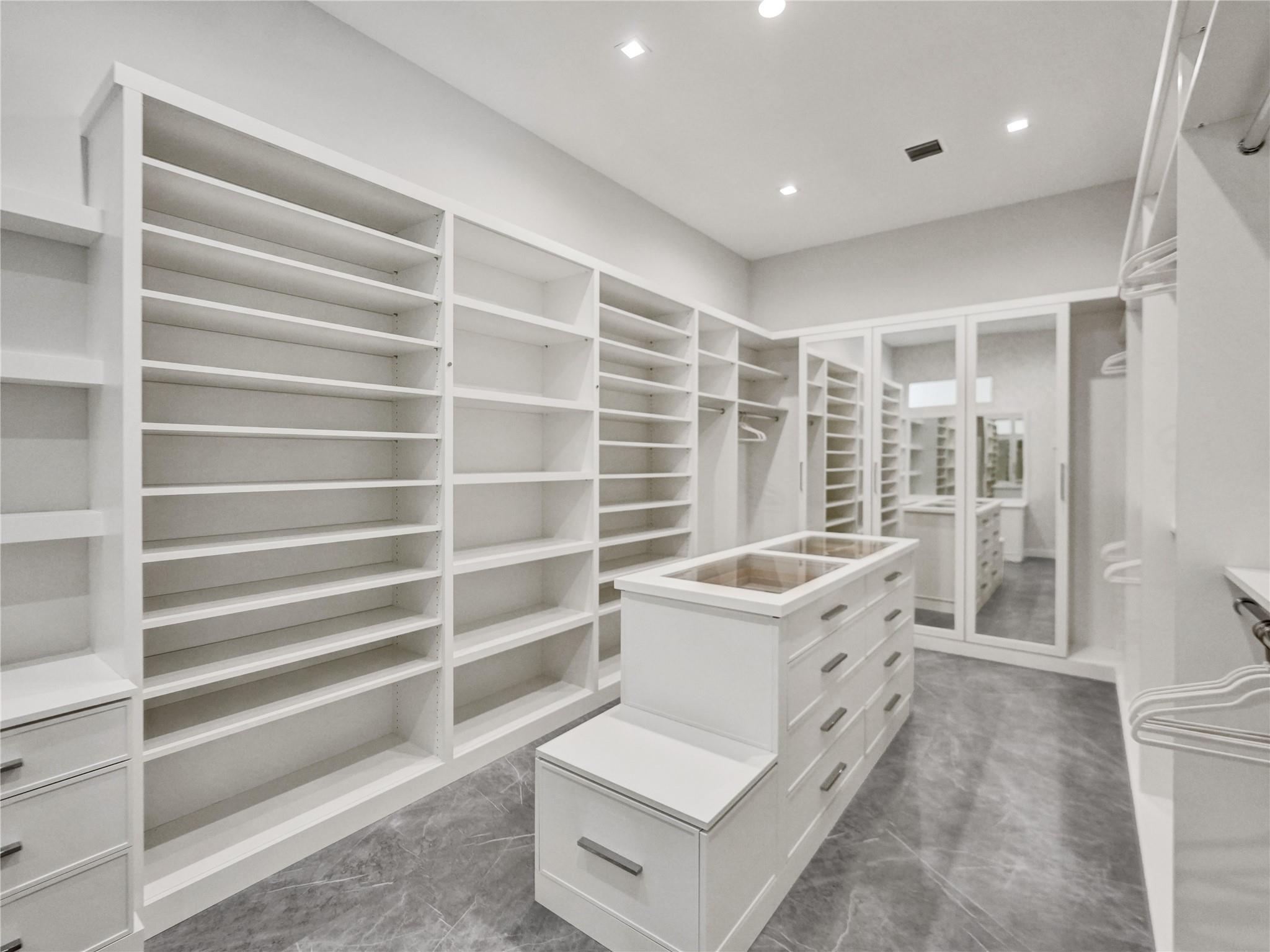 7 Seneca Rd Sea Ranch Lakes, FL 33308