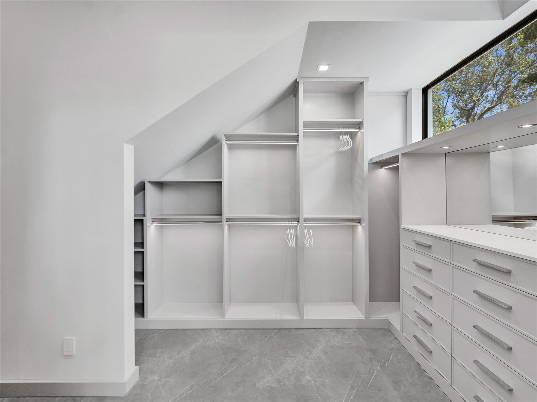 7 Seneca Rd Sea Ranch Lakes, FL 33308