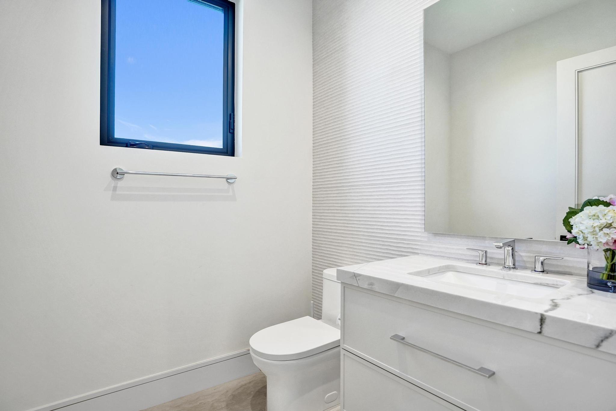 7 Seneca Rd Sea Ranch Lakes, FL 33308