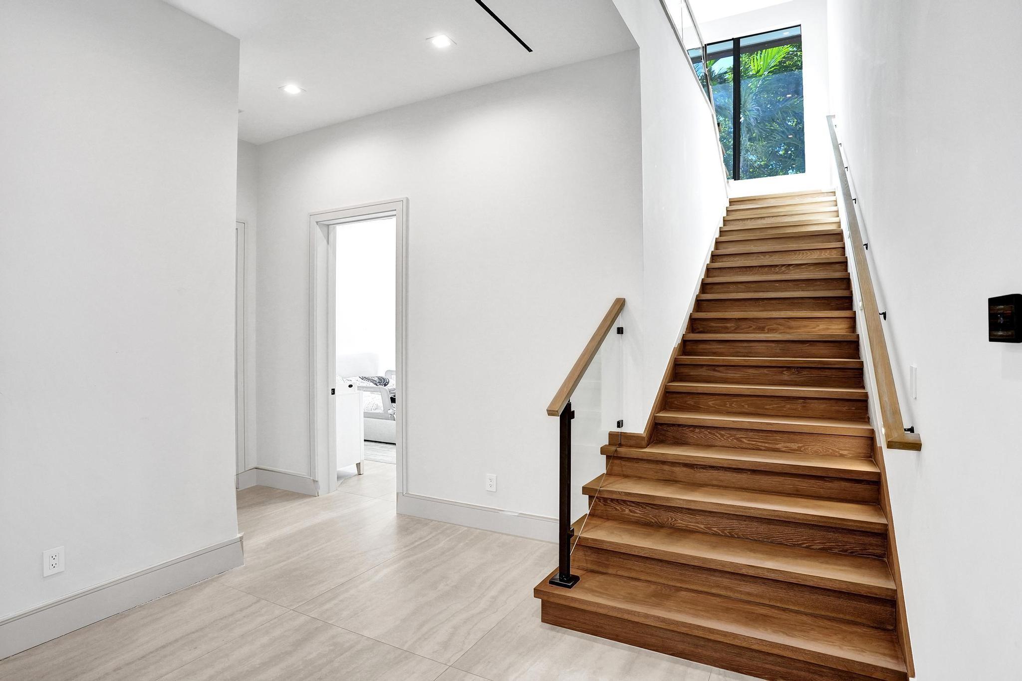 7 Seneca Rd Sea Ranch Lakes, FL 33308