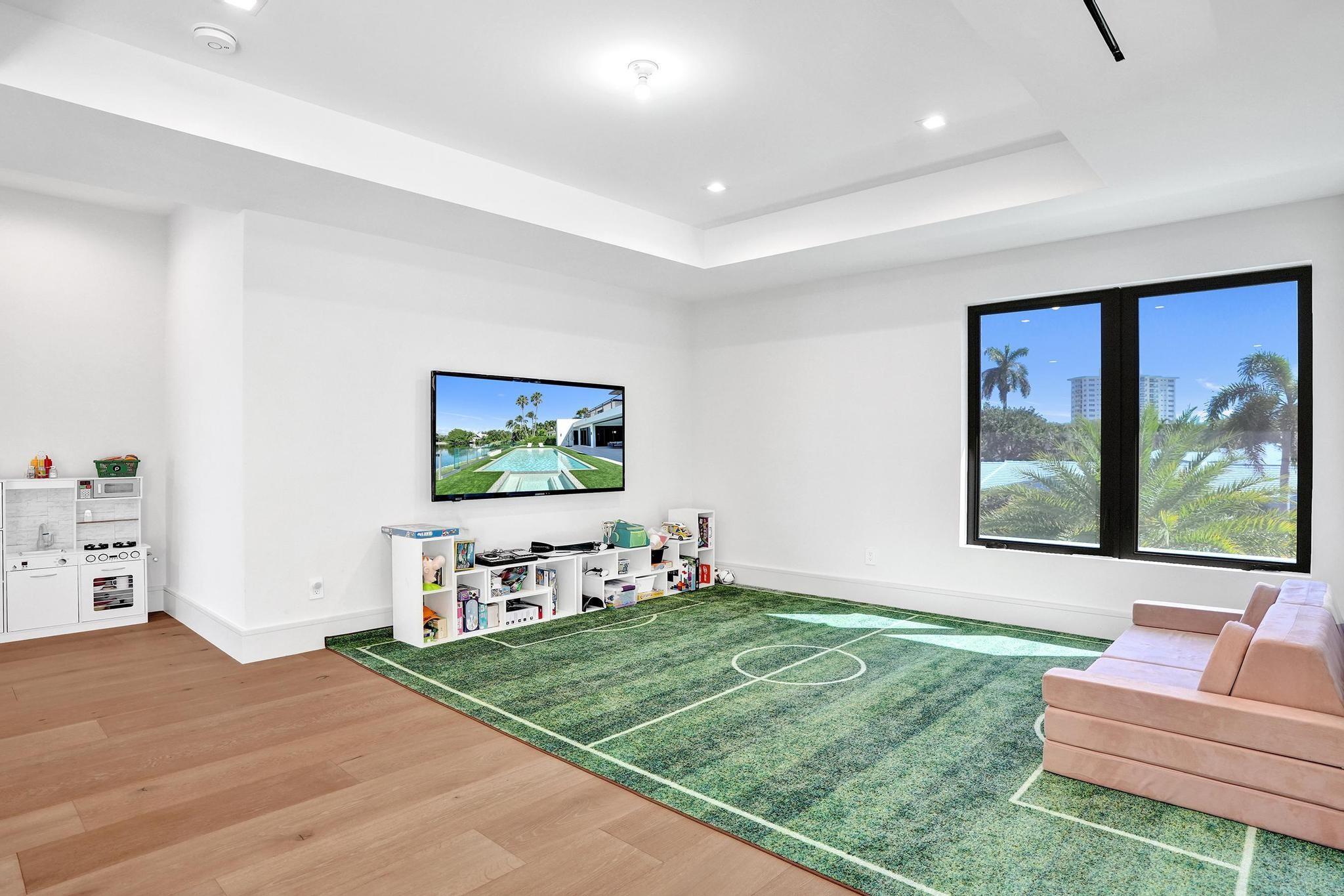 7 Seneca Rd Sea Ranch Lakes, FL 33308