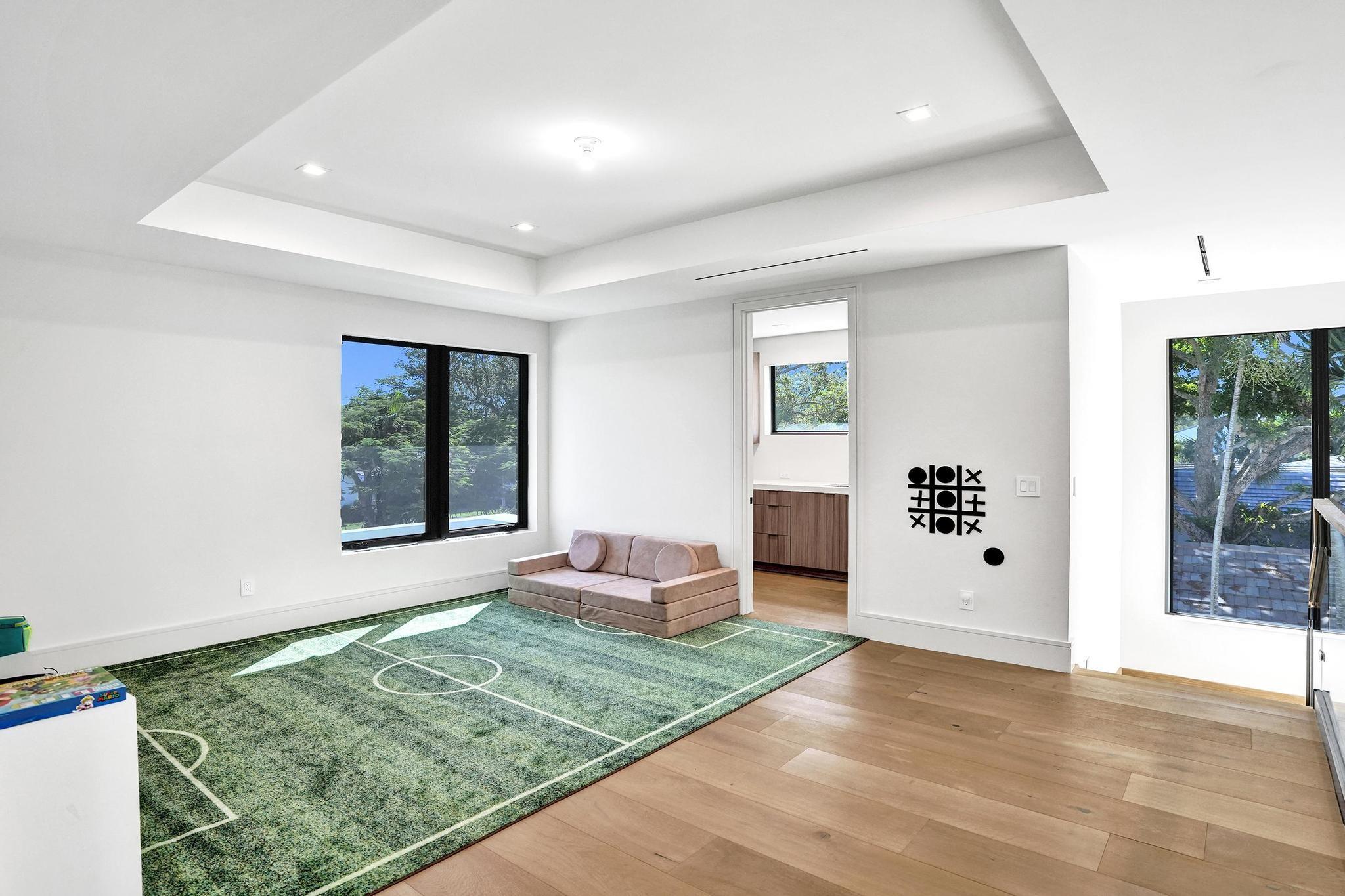 7 Seneca Rd Sea Ranch Lakes, FL 33308