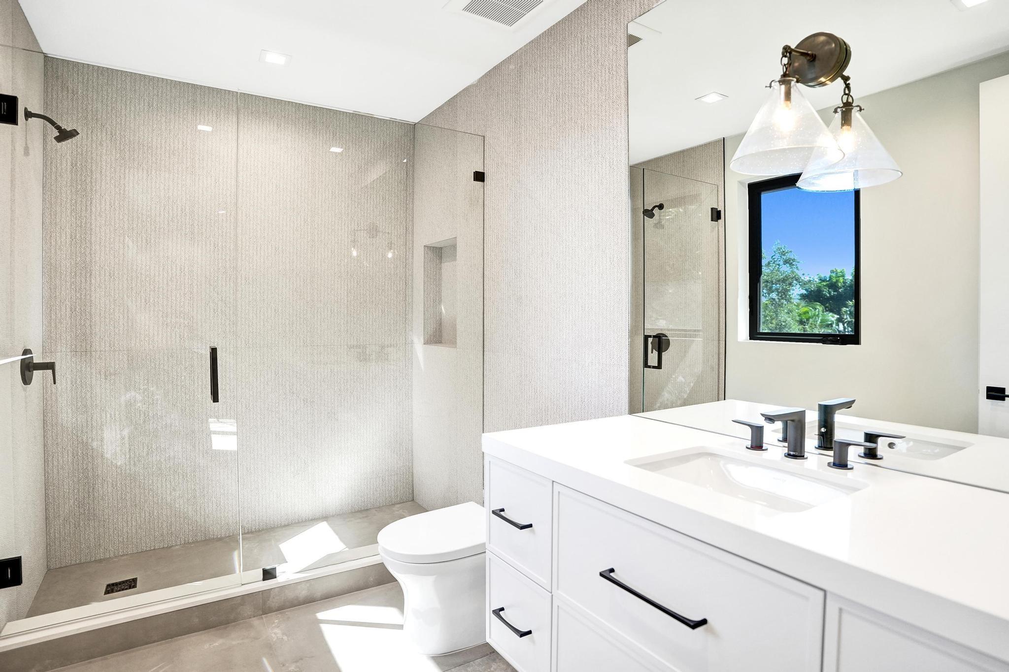 7 Seneca Rd Sea Ranch Lakes, FL 33308