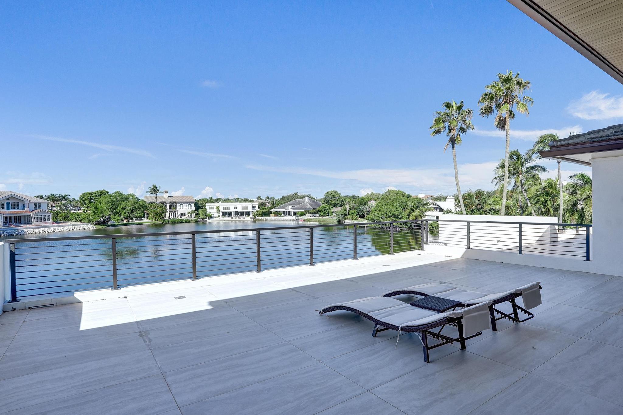 7 Seneca Rd Sea Ranch Lakes, FL 33308