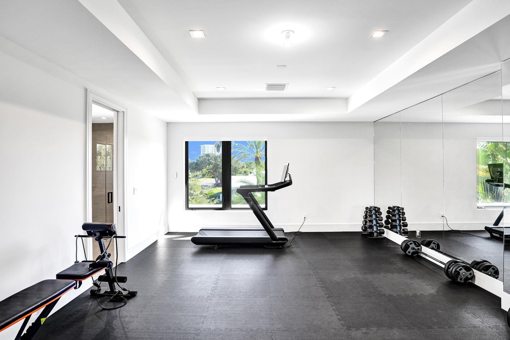 7 Seneca Rd Sea Ranch Lakes, FL 33308