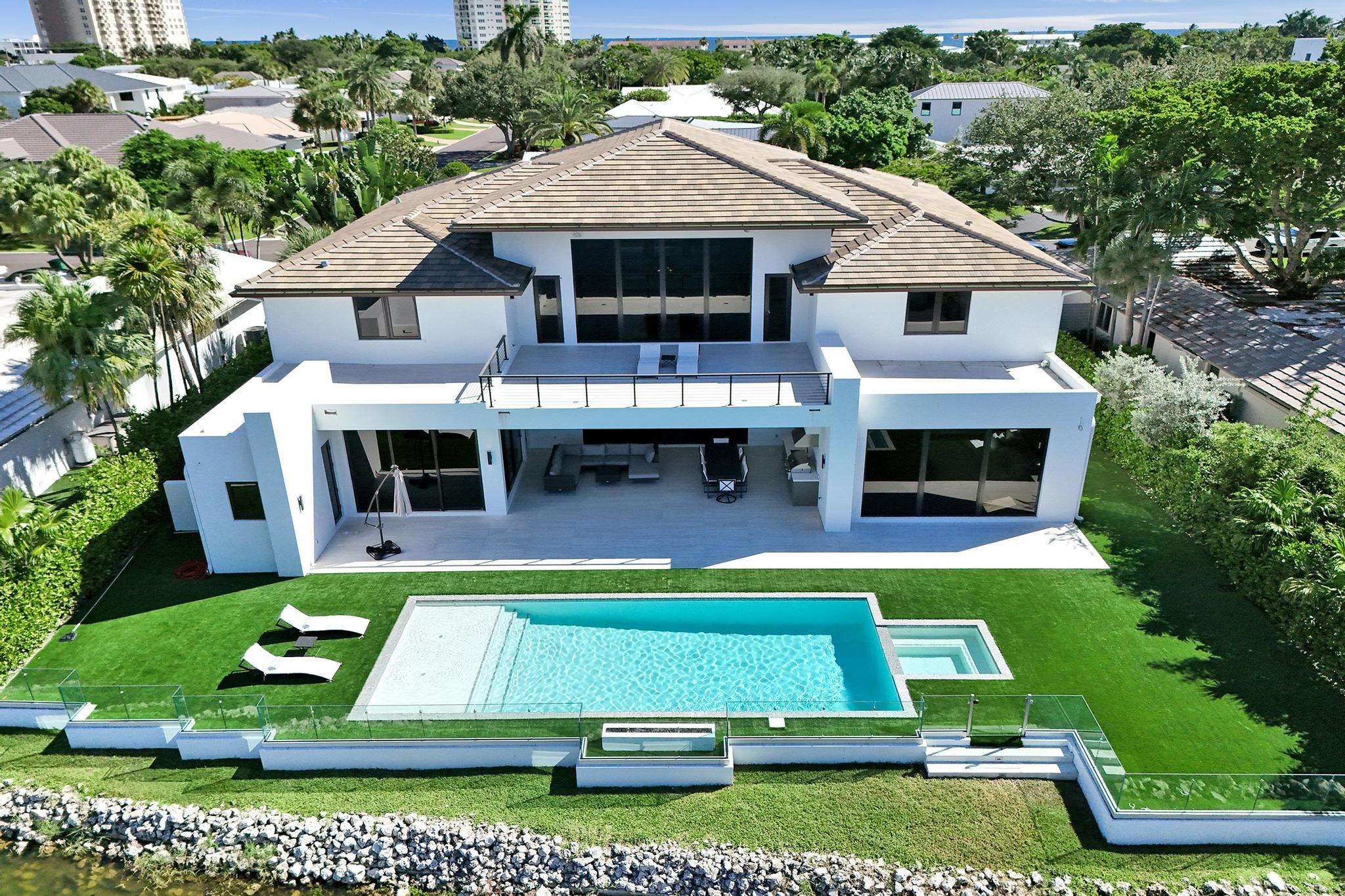 7 Seneca Rd Sea Ranch Lakes, FL 33308