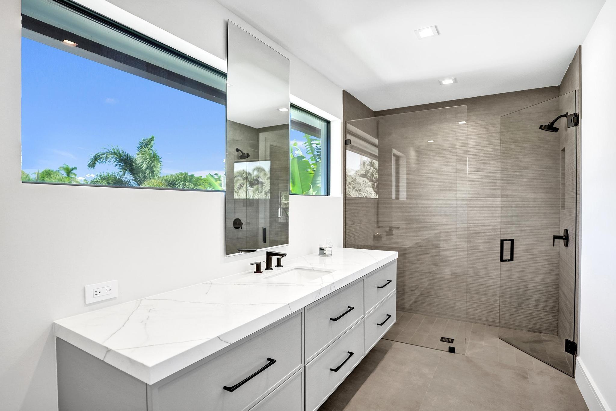 7 Seneca Rd Sea Ranch Lakes, FL 33308