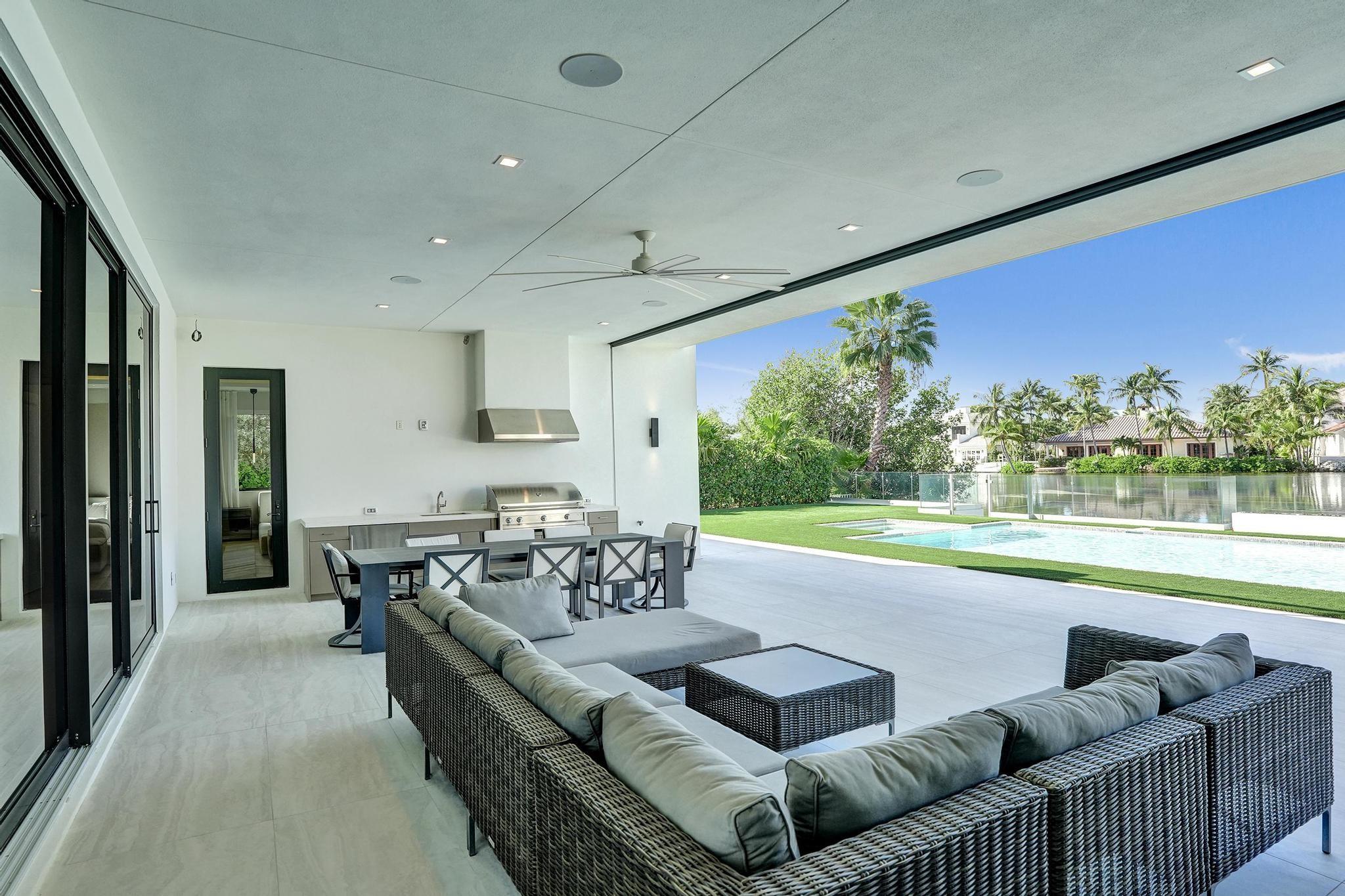 7 Seneca Rd Sea Ranch Lakes, FL 33308