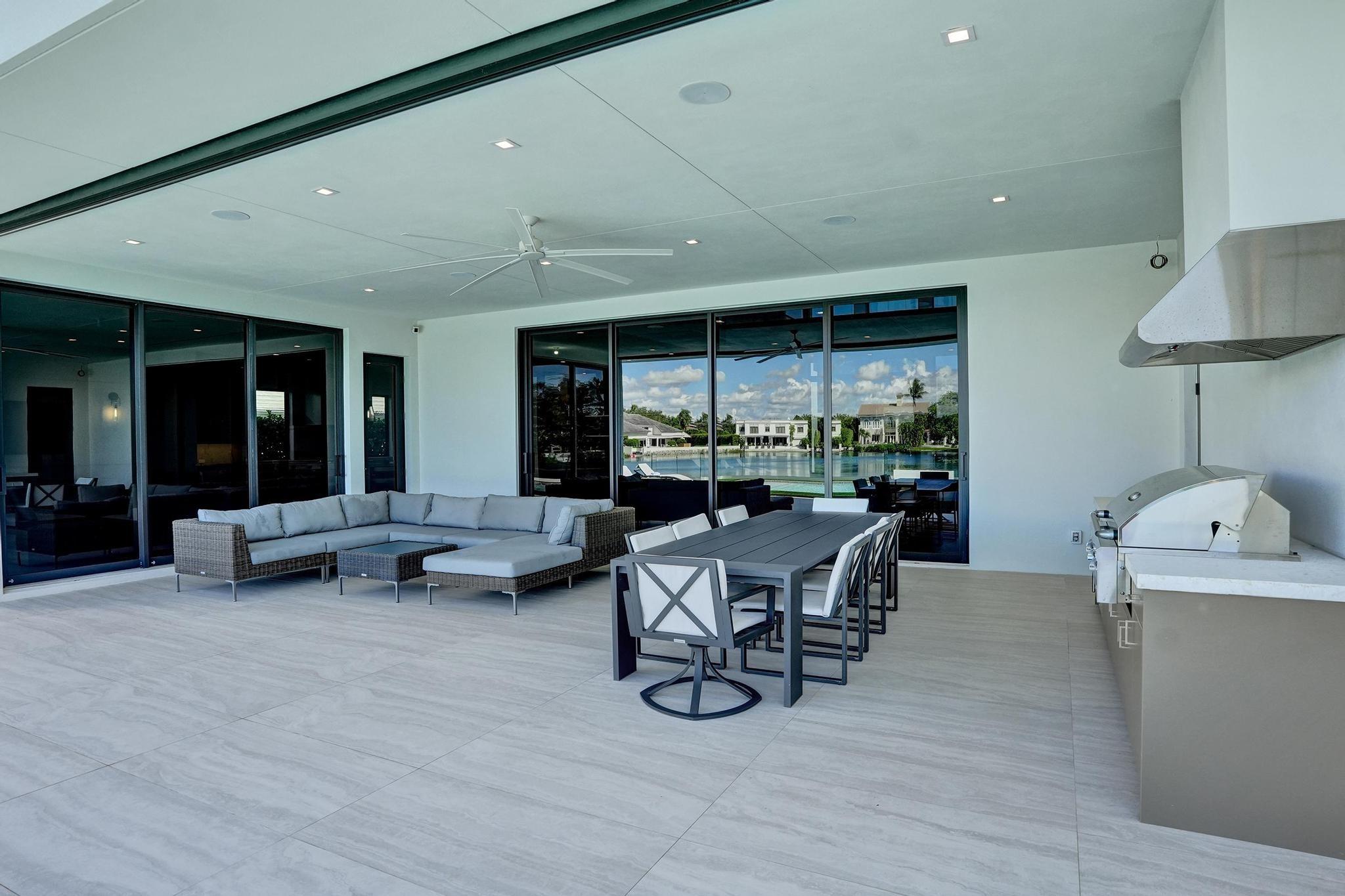 7 Seneca Rd Sea Ranch Lakes, FL 33308