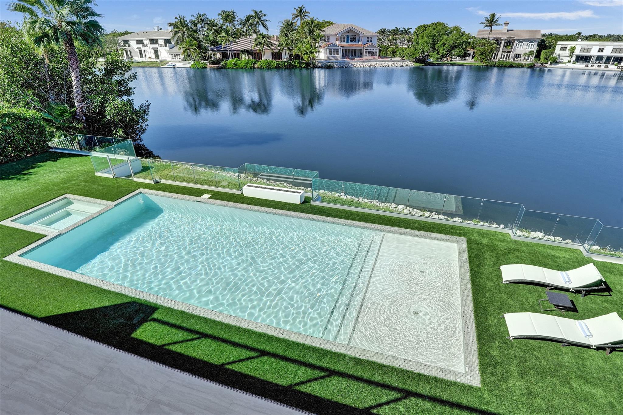 7 Seneca Rd Sea Ranch Lakes, FL 33308