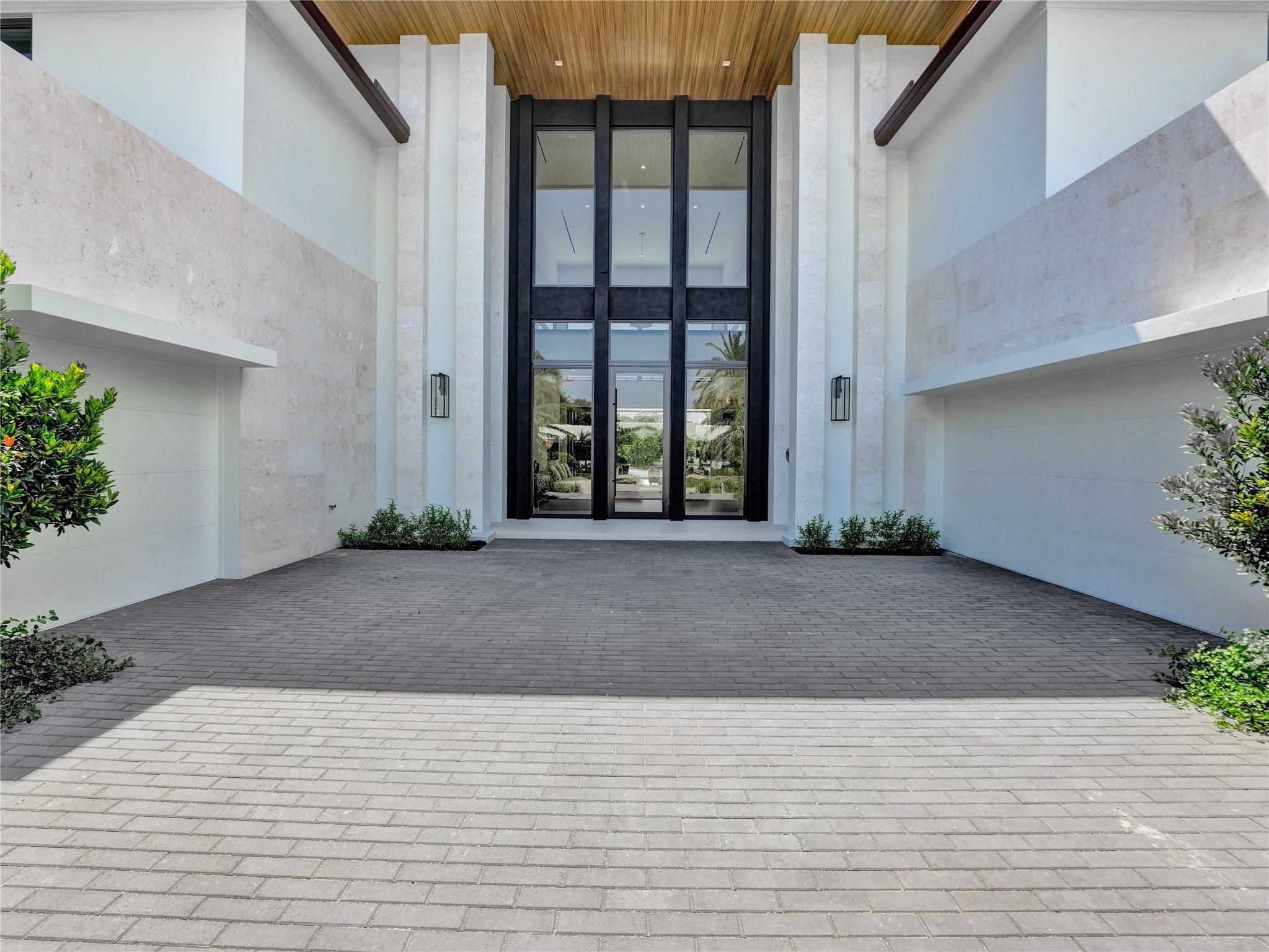 7 Seneca Rd Sea Ranch Lakes, FL 33308