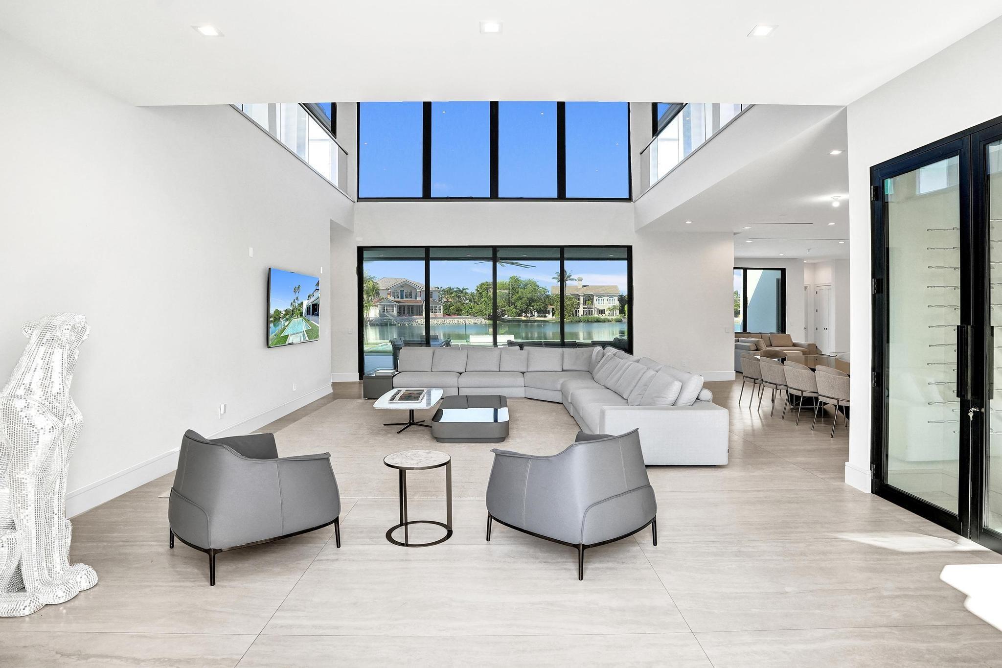 7 Seneca Rd Sea Ranch Lakes, FL 33308