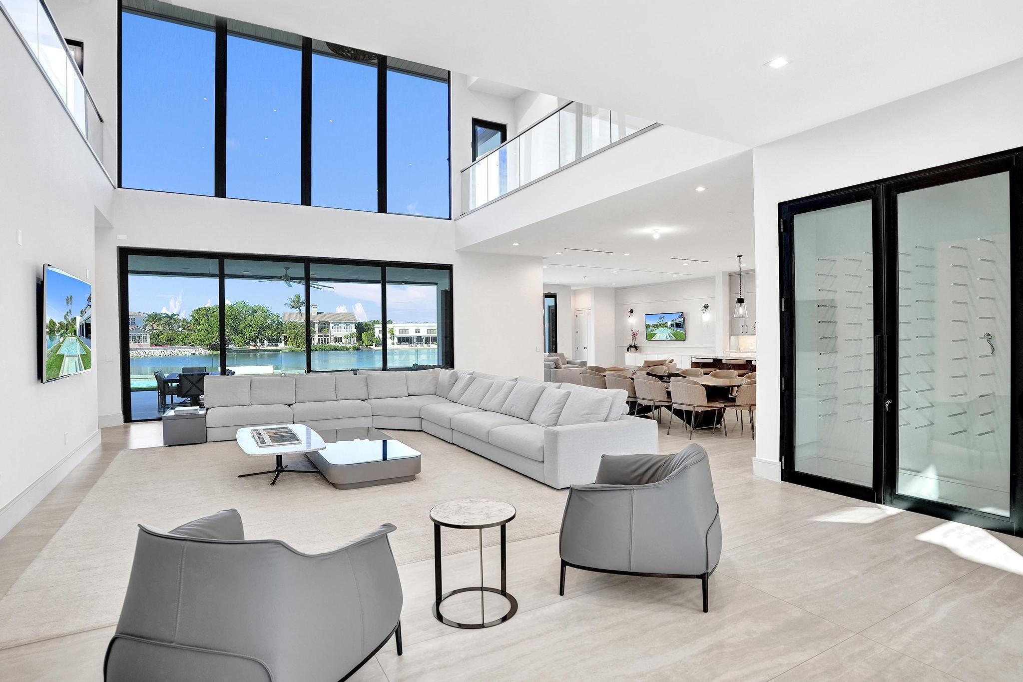 7 Seneca Rd Sea Ranch Lakes, FL 33308