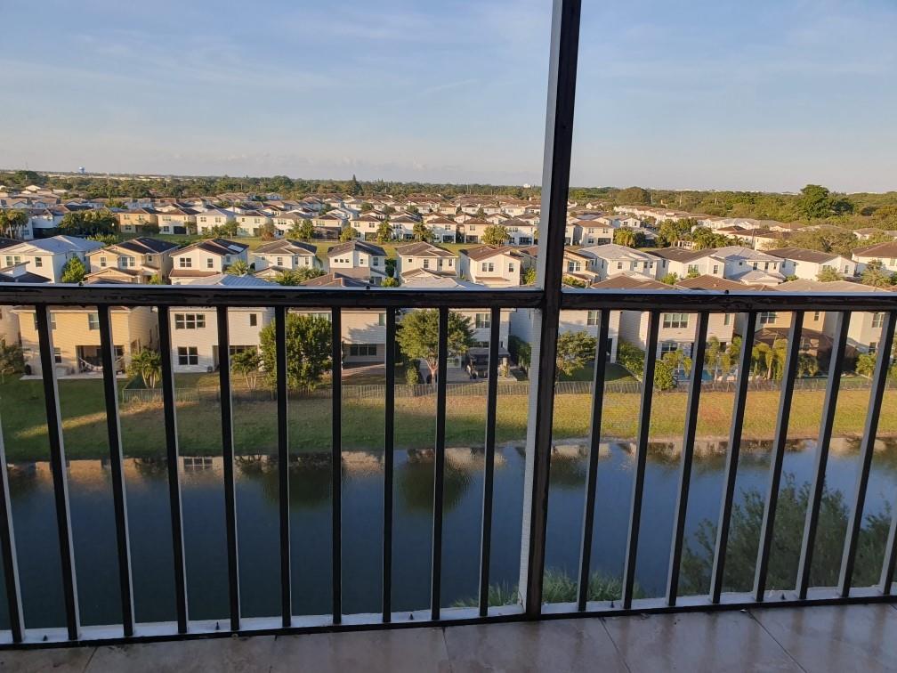 1101 Crystal Lk Dr #704