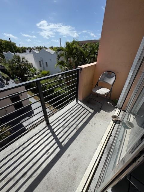 365 NE 125th St #302 North Miami, FL 33161