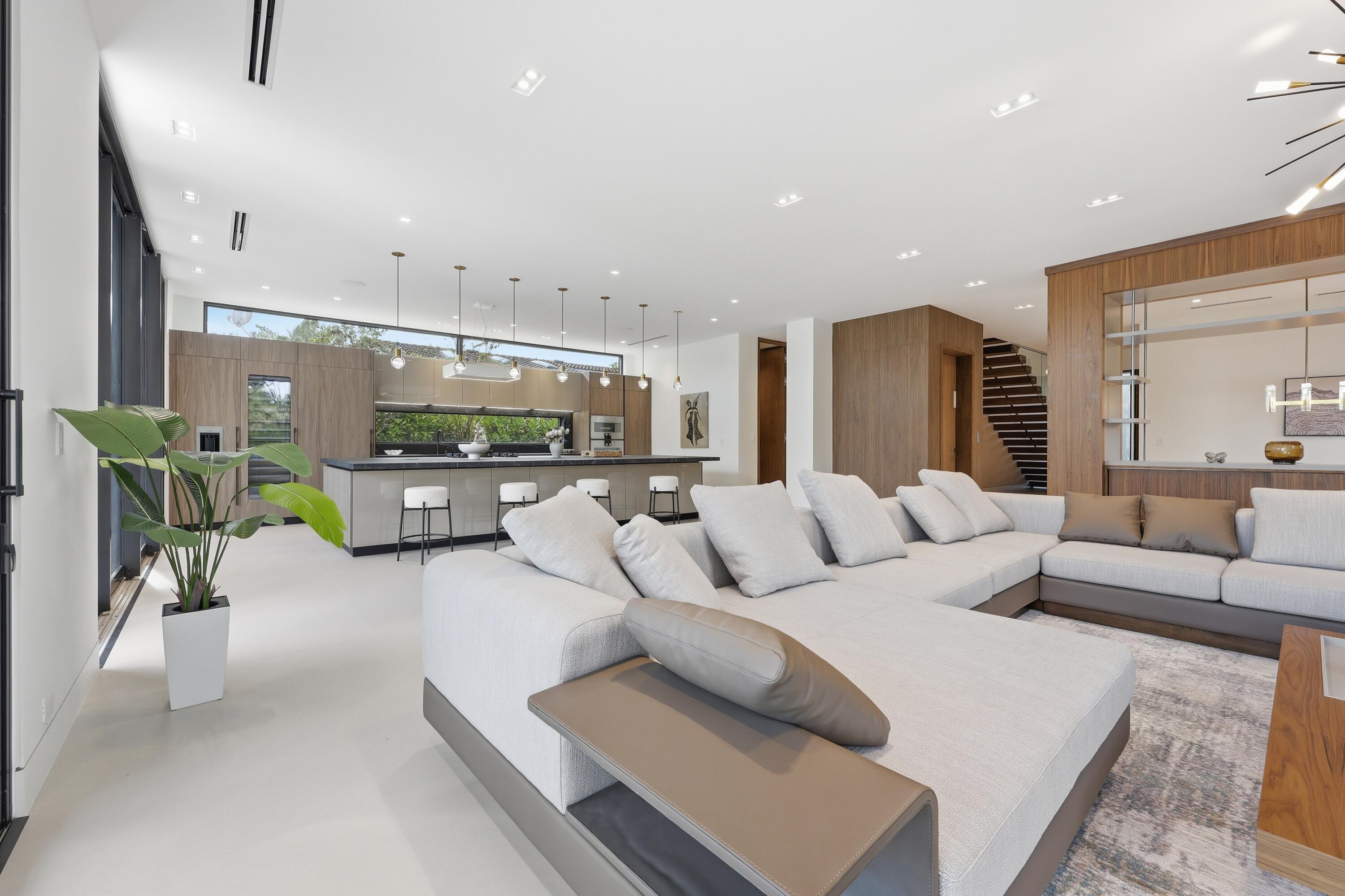 930 S Shore Miami Beach, FL 33141