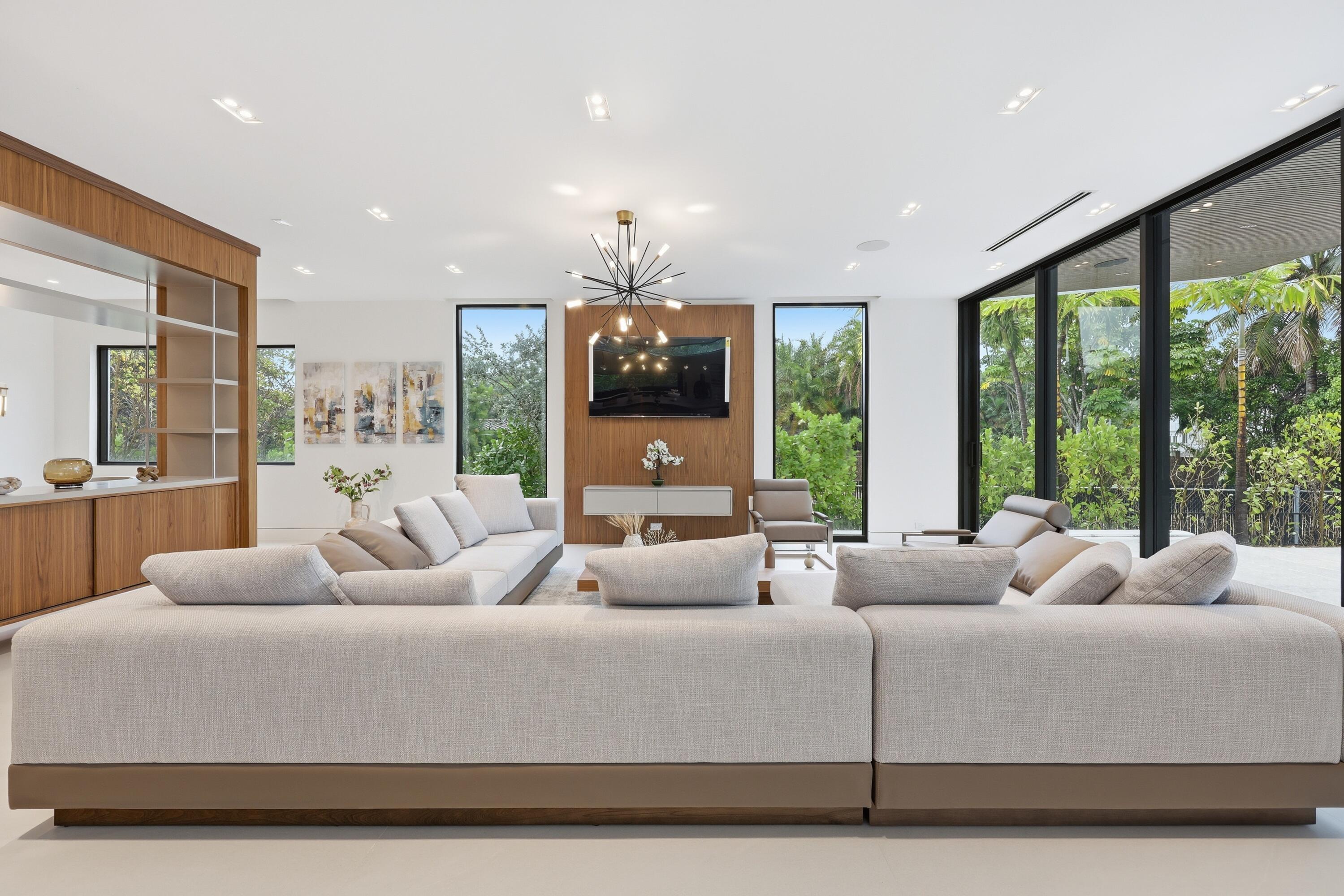 930 S Shore Miami Beach, FL 33141