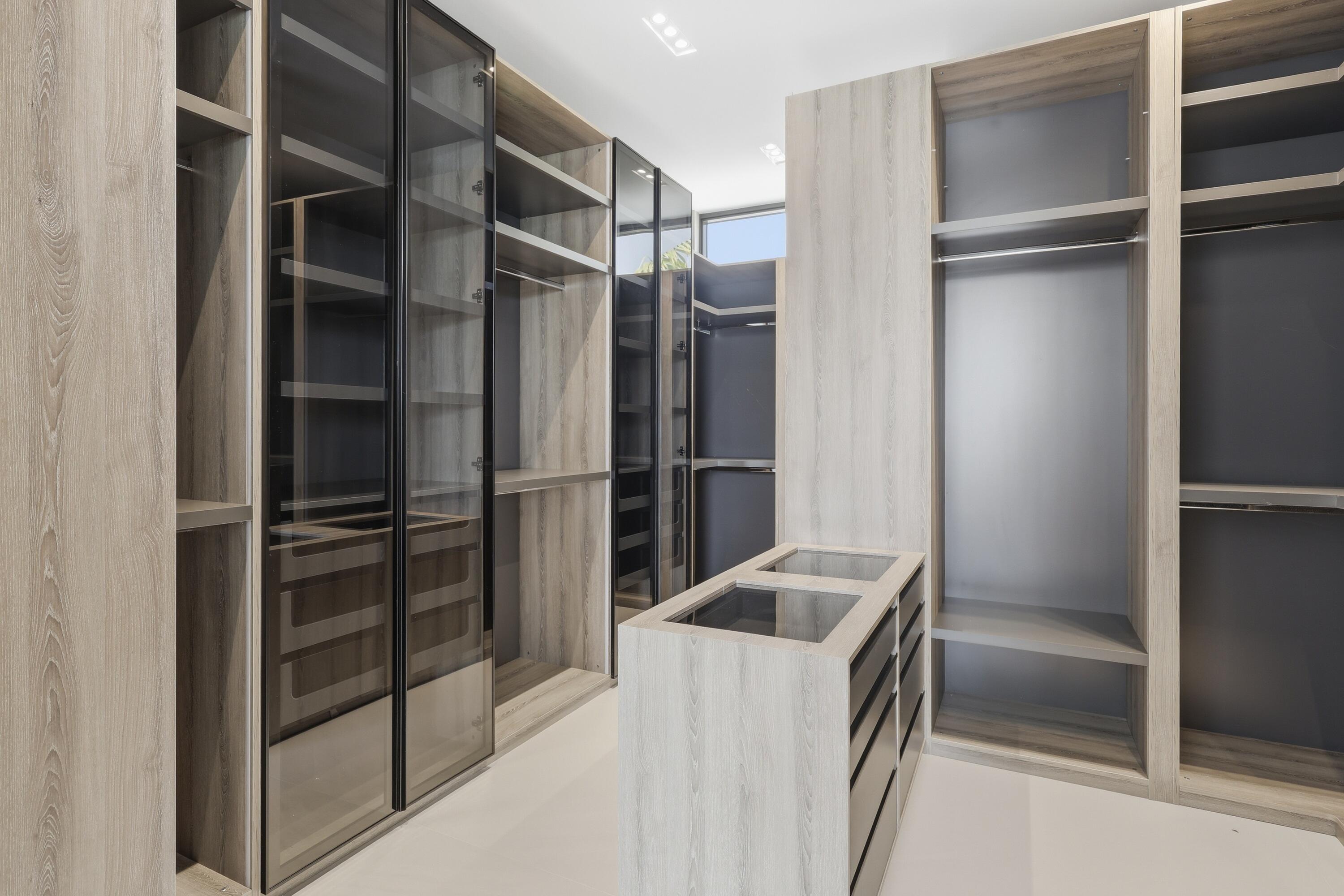 930 S Shore Miami Beach, FL 33141