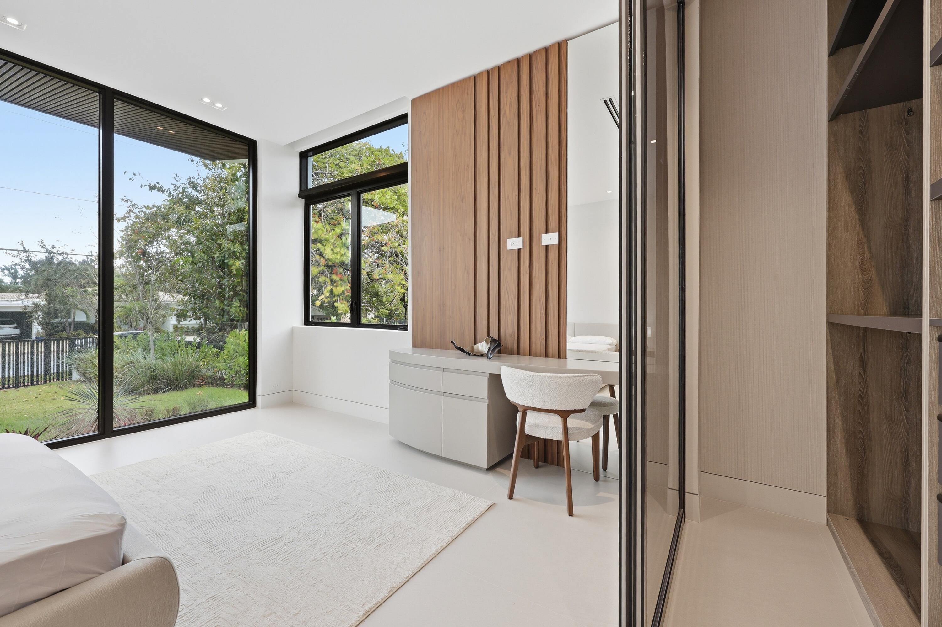 930 S Shore Miami Beach, FL 33141