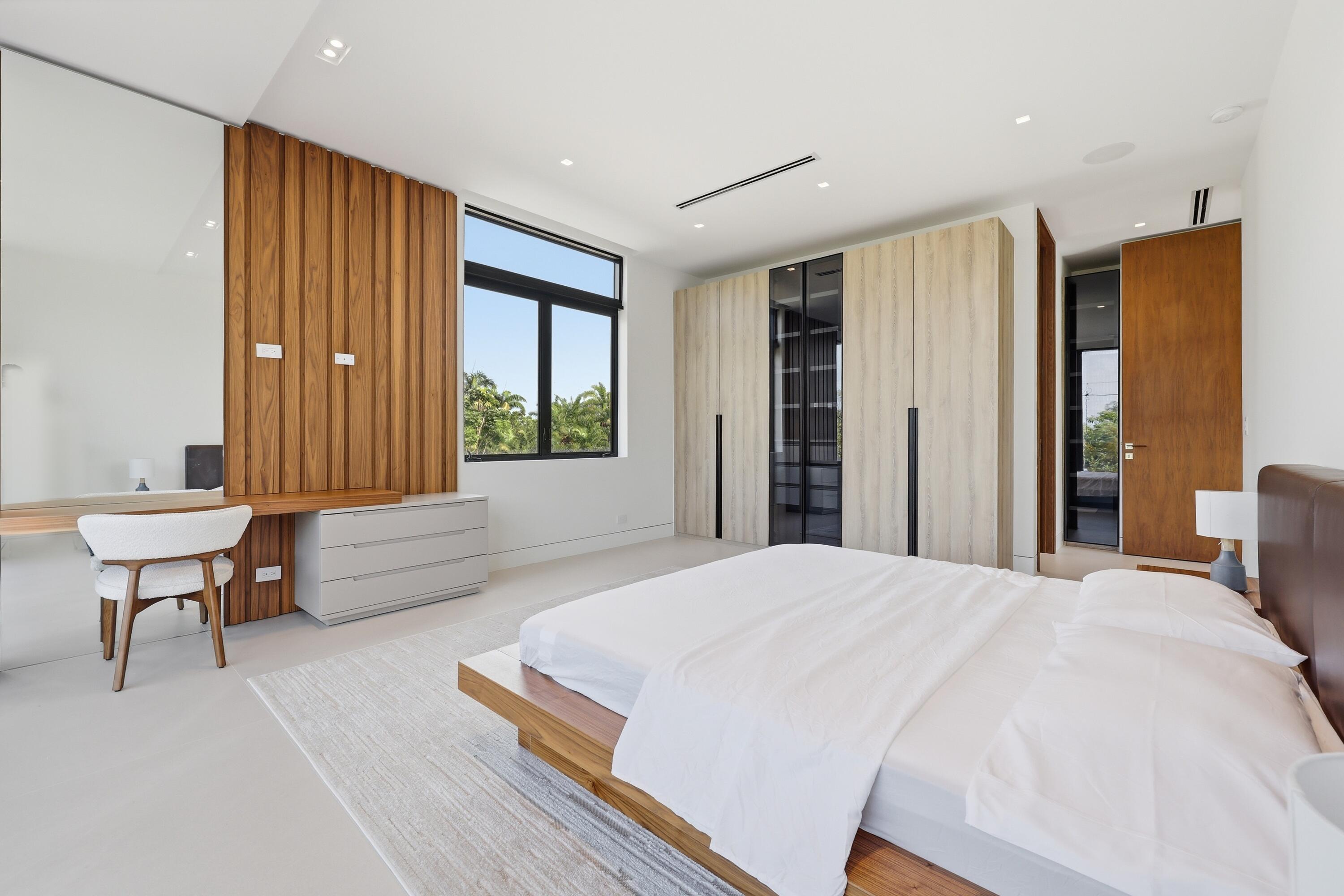 930 S Shore Miami Beach, FL 33141