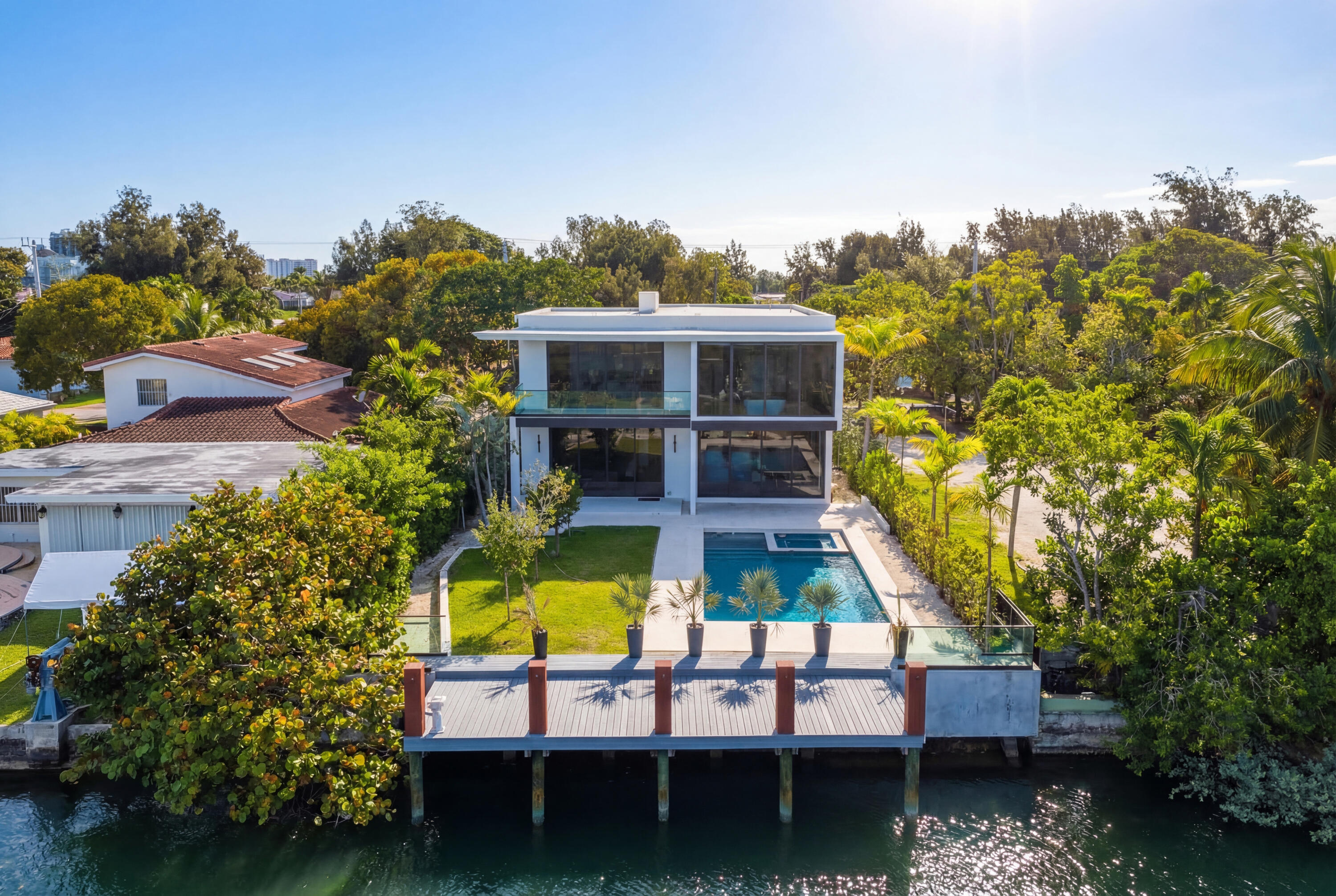 930 S Shore Miami Beach, FL 33141