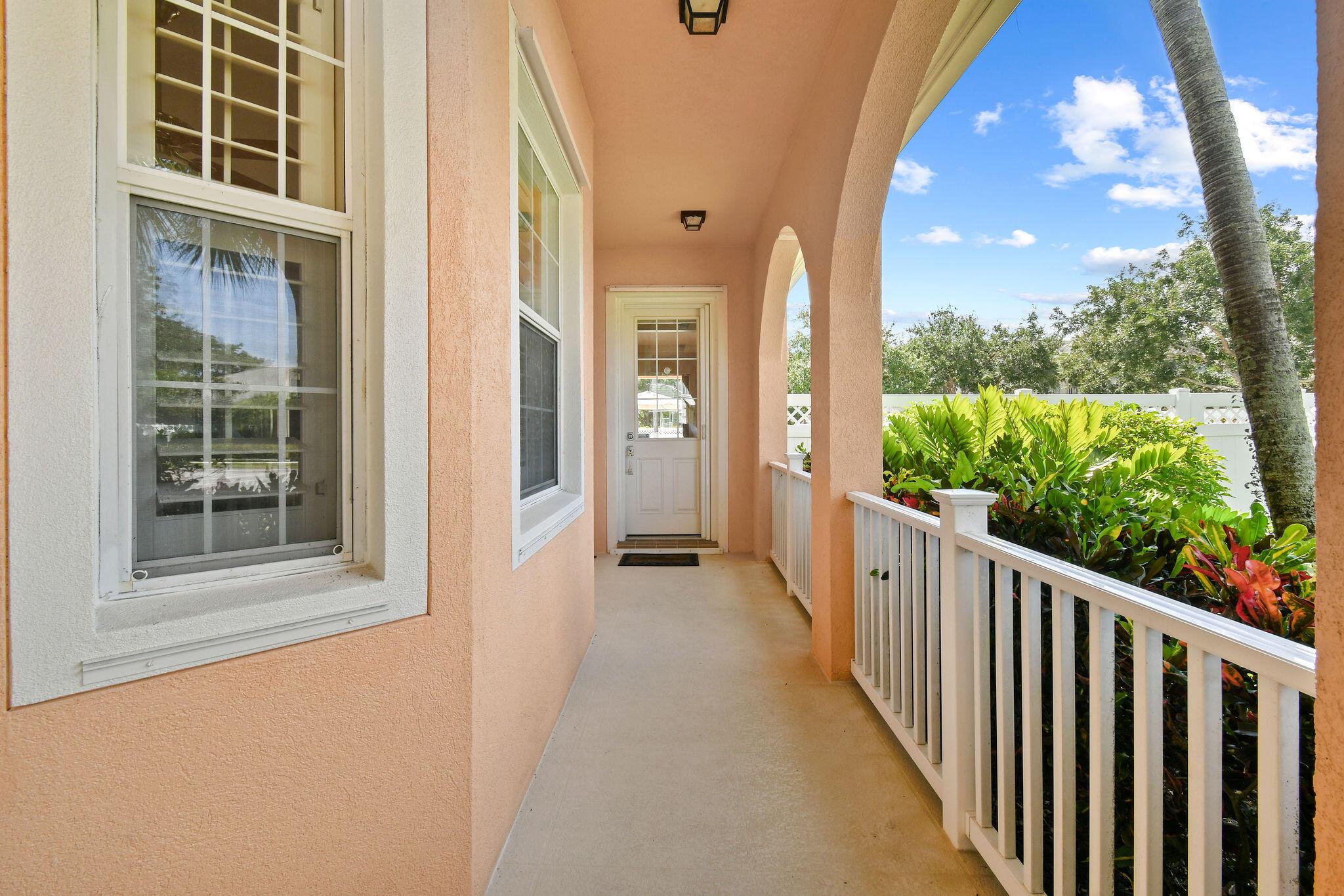 2584 E Community Dr Jupiter, FL 33458