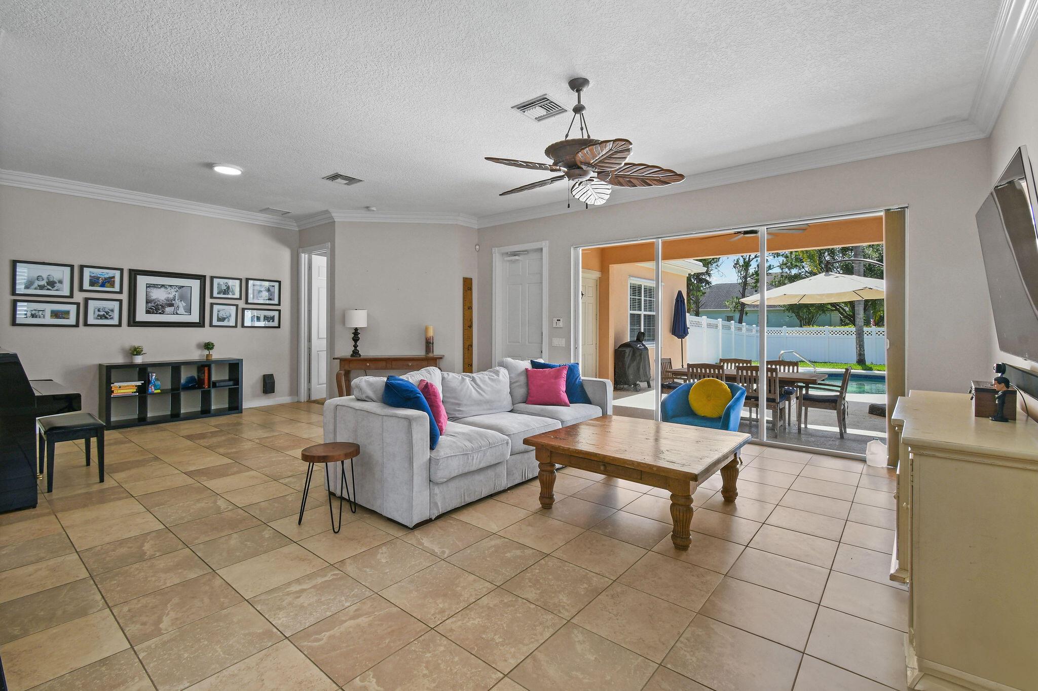 2584 E Community Dr Jupiter, FL 33458