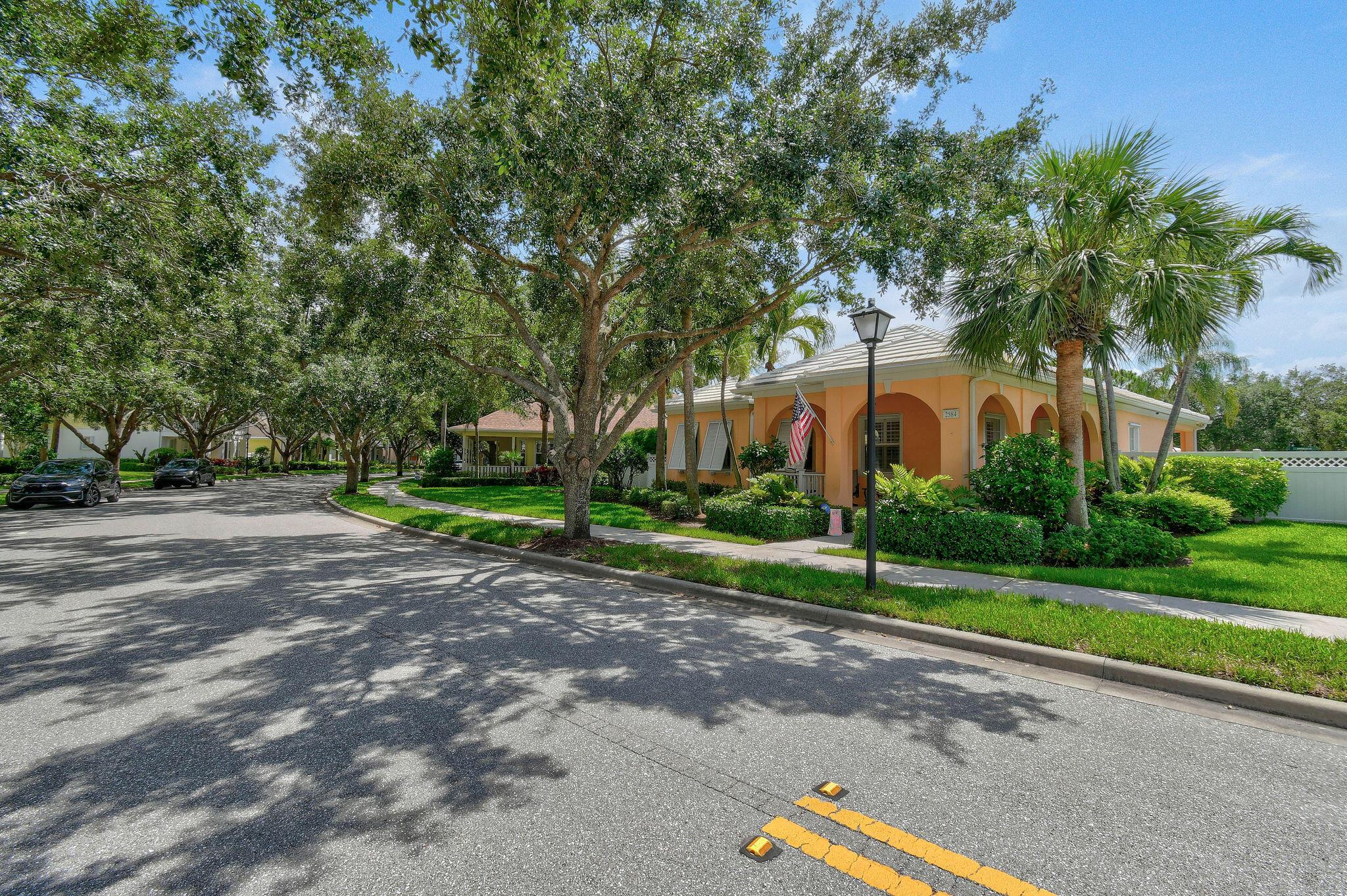 2584 E Community Dr Jupiter, FL 33458