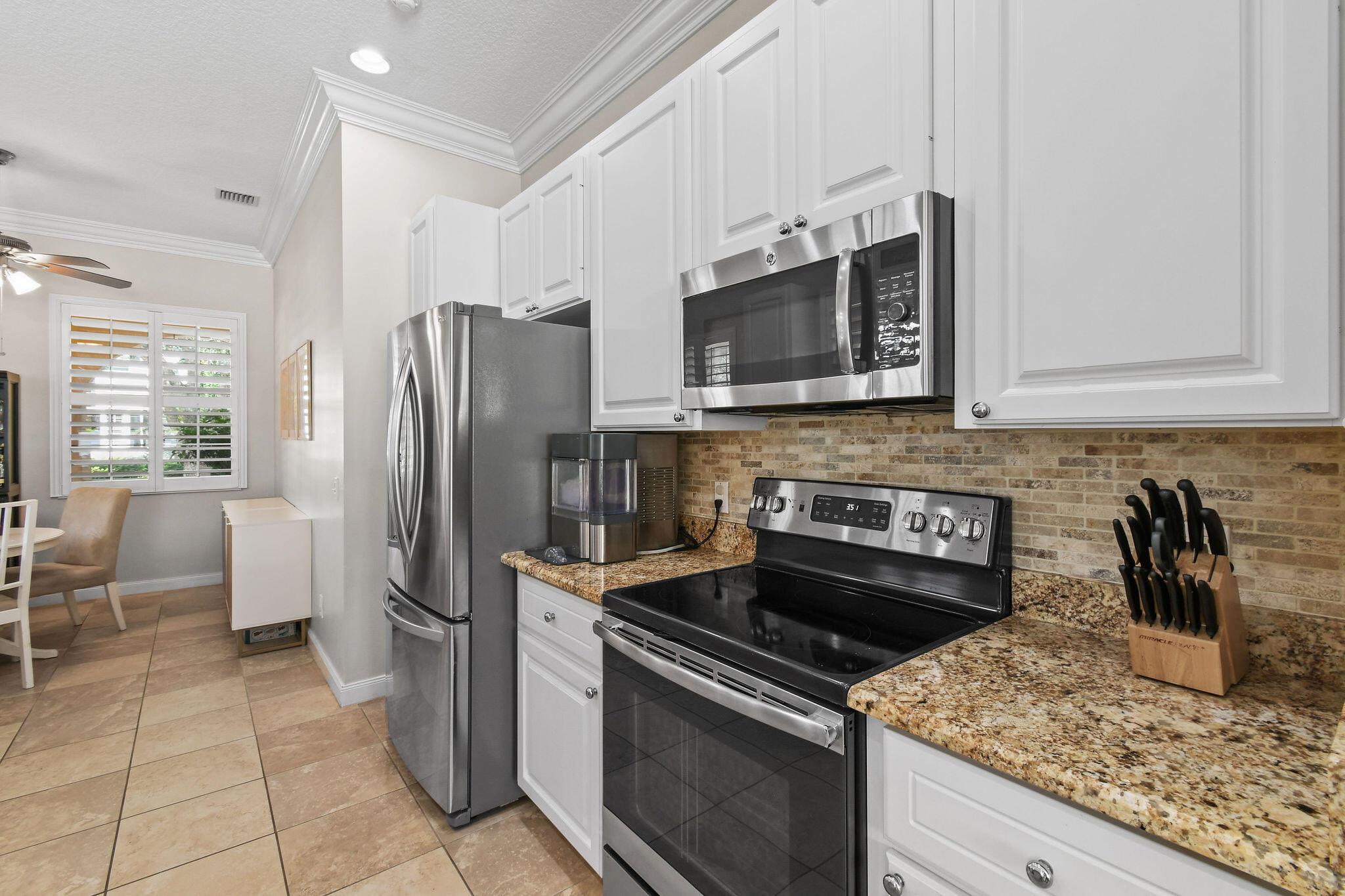 2584 E Community Dr Jupiter, FL 33458