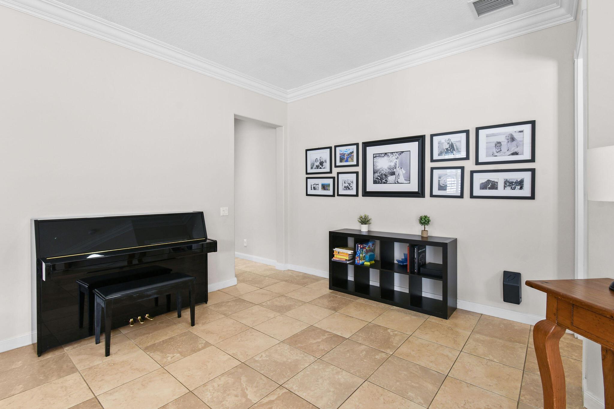 2584 E Community Dr Jupiter, FL 33458