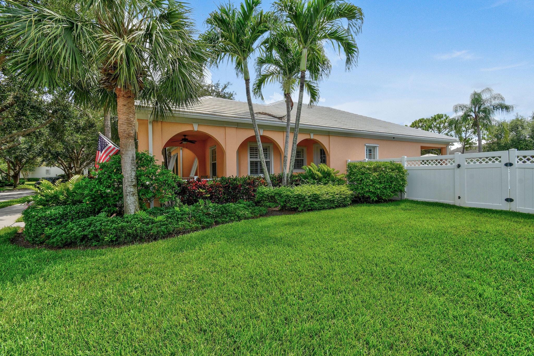 2584 E Community Dr Jupiter, FL 33458