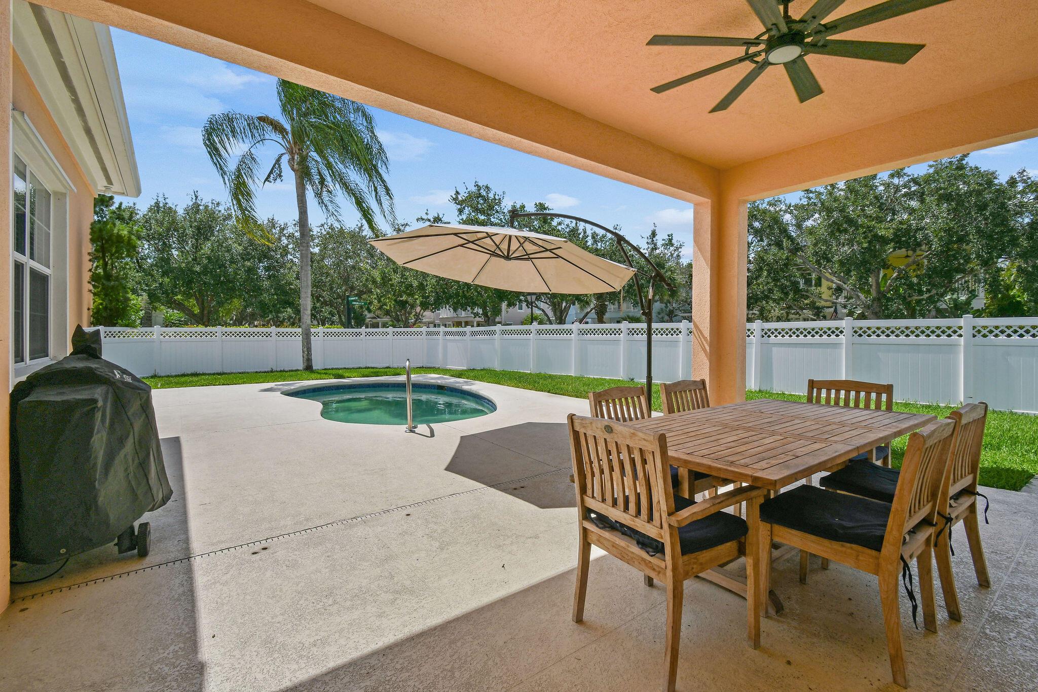 2584 E Community Dr Jupiter, FL 33458