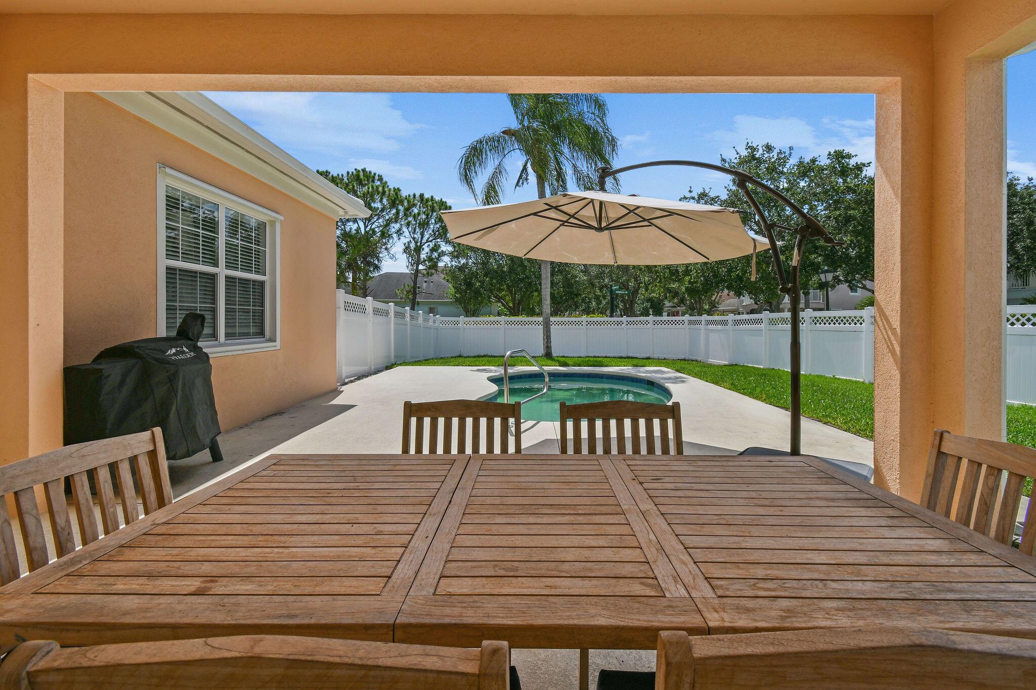 2584 E Community Dr Jupiter, FL 33458