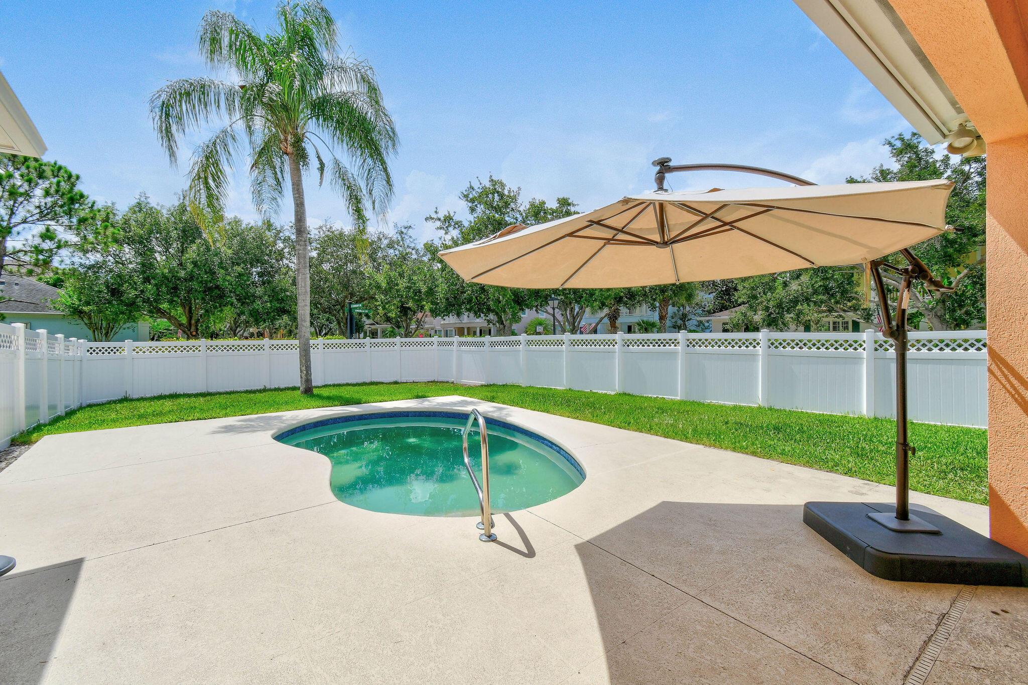 2584 E Community Dr Jupiter, FL 33458